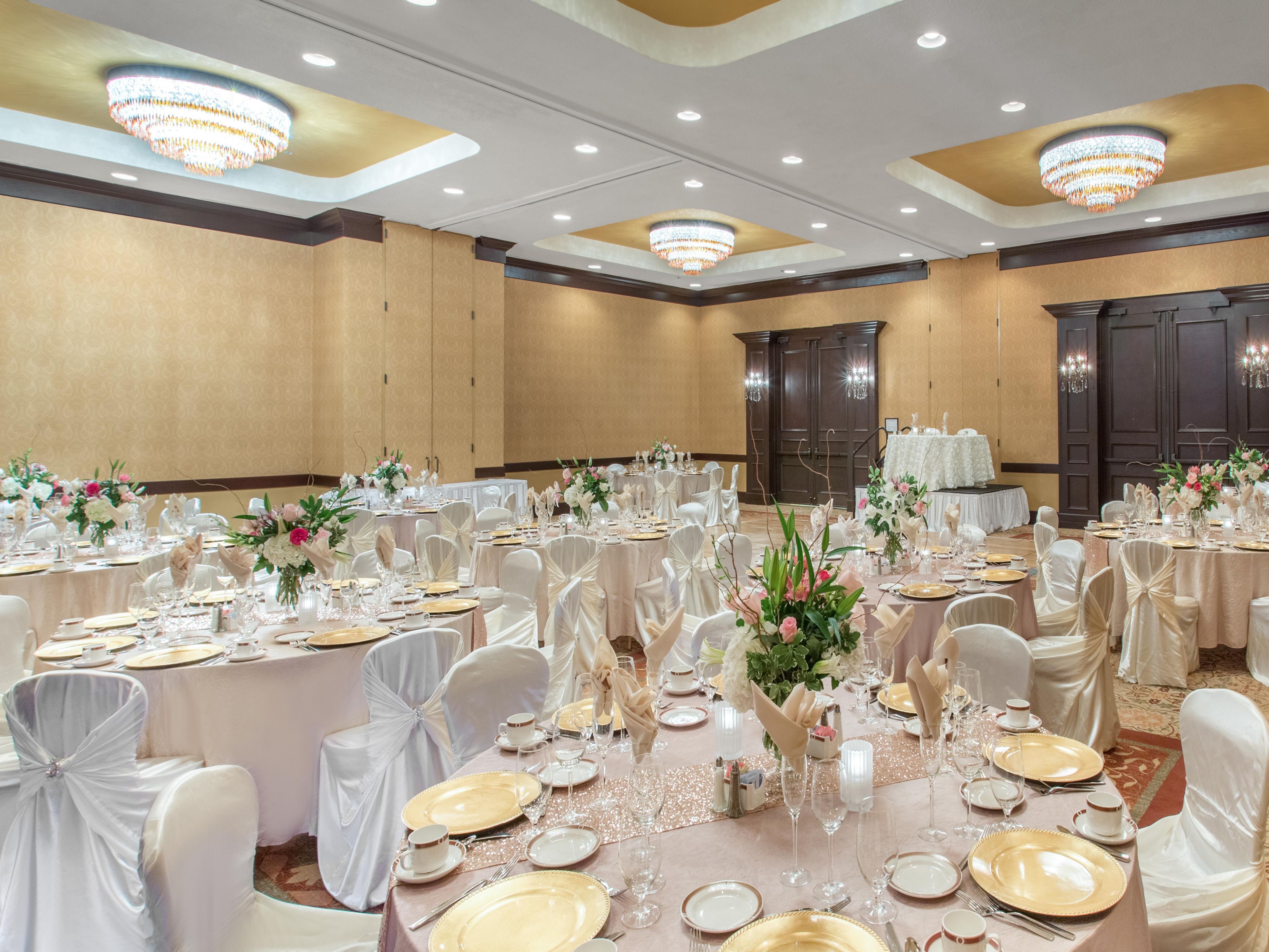 In Albuquerque, be the wedding hostess with the mostest as you say "I do" at the Crowne Plaza, an IHG Hotel. Wedding guests will feast on both good food and good times in our picture-perfect surroundings.