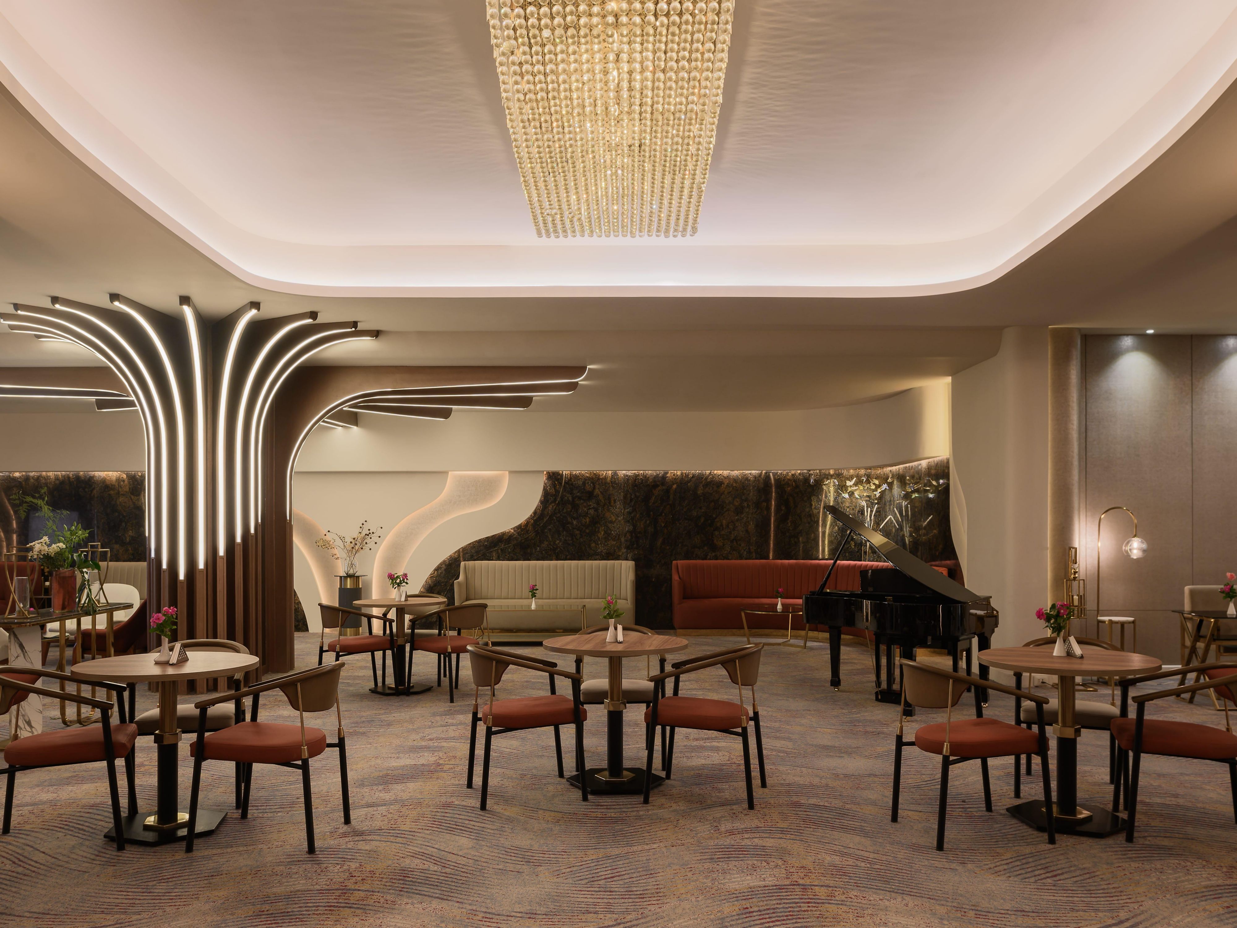 Profitez de divertissements en direct tous les jours de 7 à 9 PM au Harp Bar & Lounge. Détendez-vous dans une atmosphère chaleureuse au son de la musique de piano à Crowne Plaza Alexandria Mirage pour se détendre après une journée bien remplie.