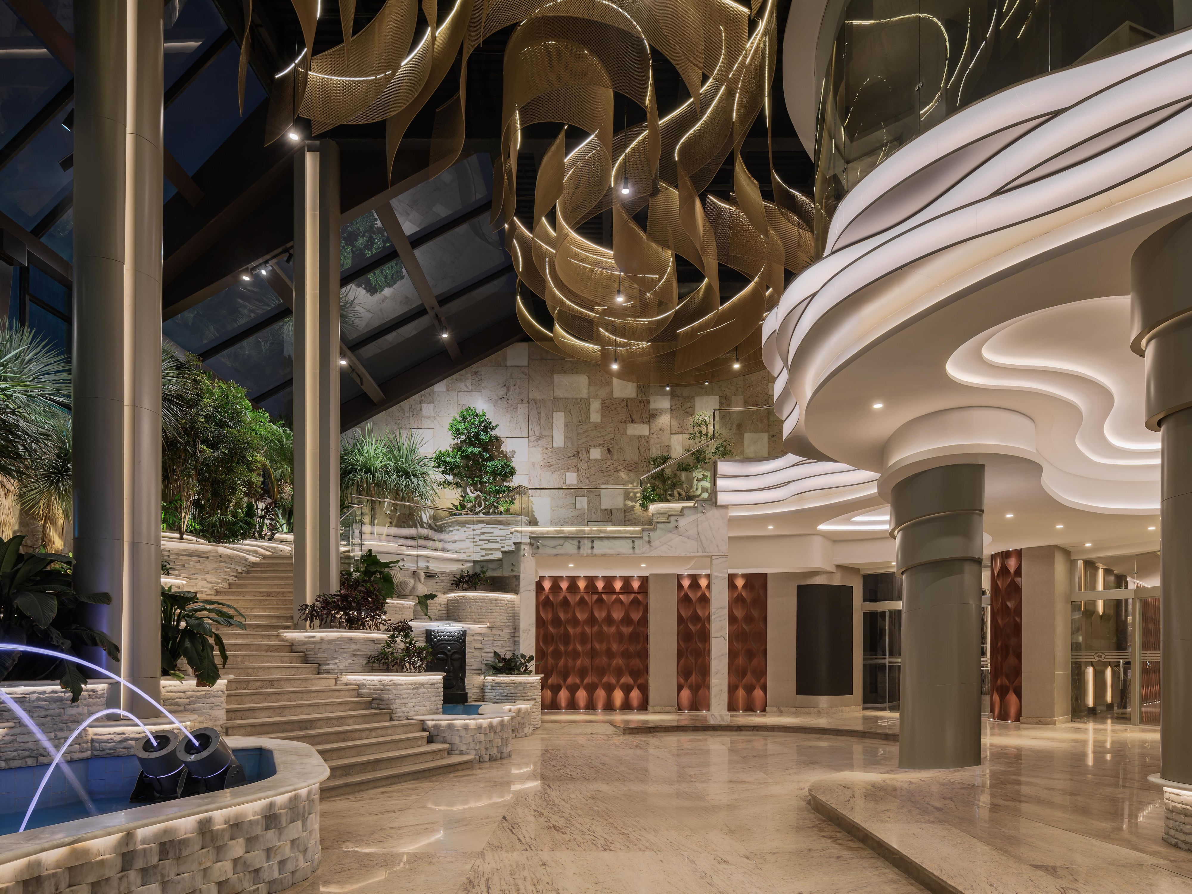 Détendez-vous au Crowne Plaza Alexandria Mirage Spa, un havre de paix avec salles de massage, saunas, hammams, Jacuzzis et expériences authentiques au hammam. Avec des espaces dédiés aux hommes et des femmes, ainsi qu’une salle de sport complète, c’est l’endroit parfait pour se détendre et se ressourcer.