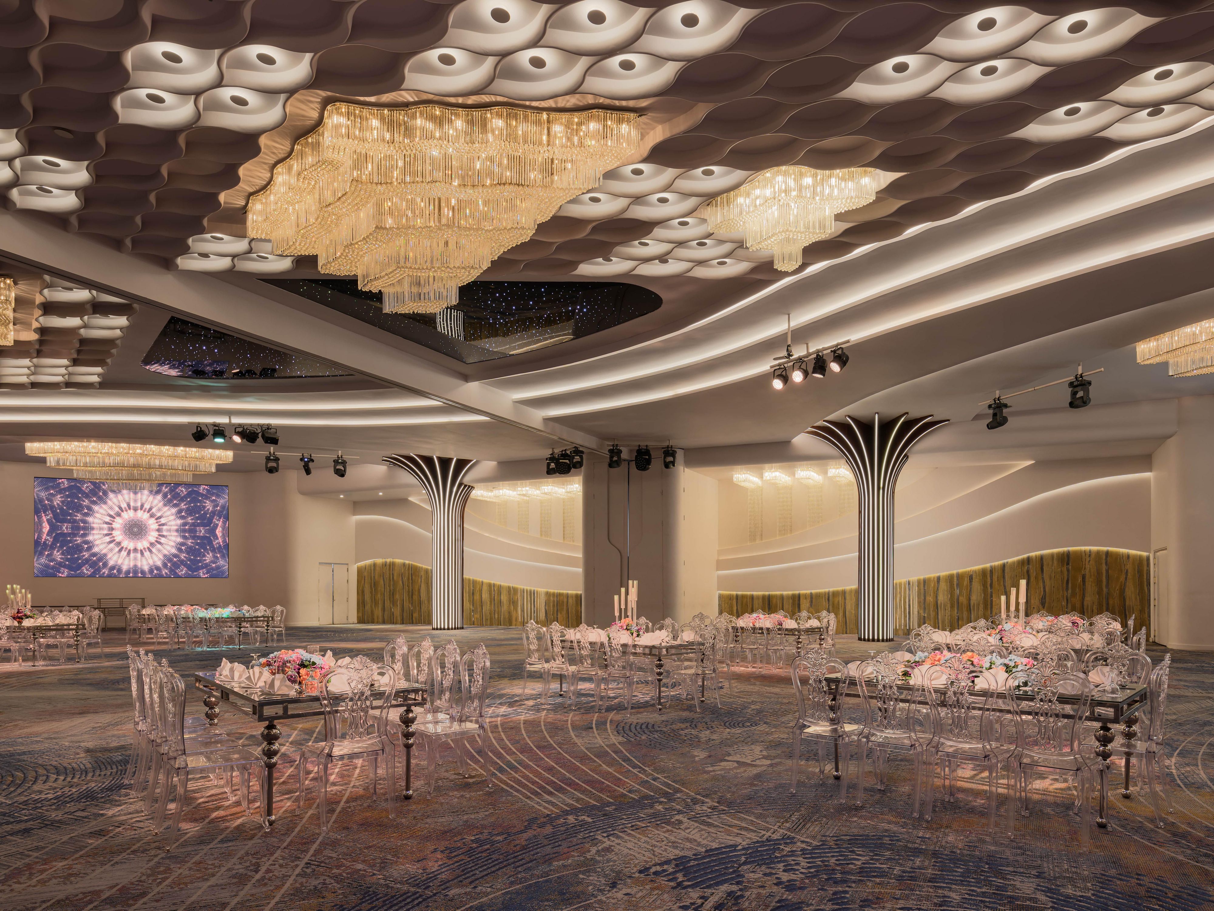 Celebrate your big day at Crowne Plaza Alexandria Mirage. From elegant receptions in the Grand Ballroom to intimate moments outdoors at Vibe, our stunning venues and attentive service make every celebration truly memorable.