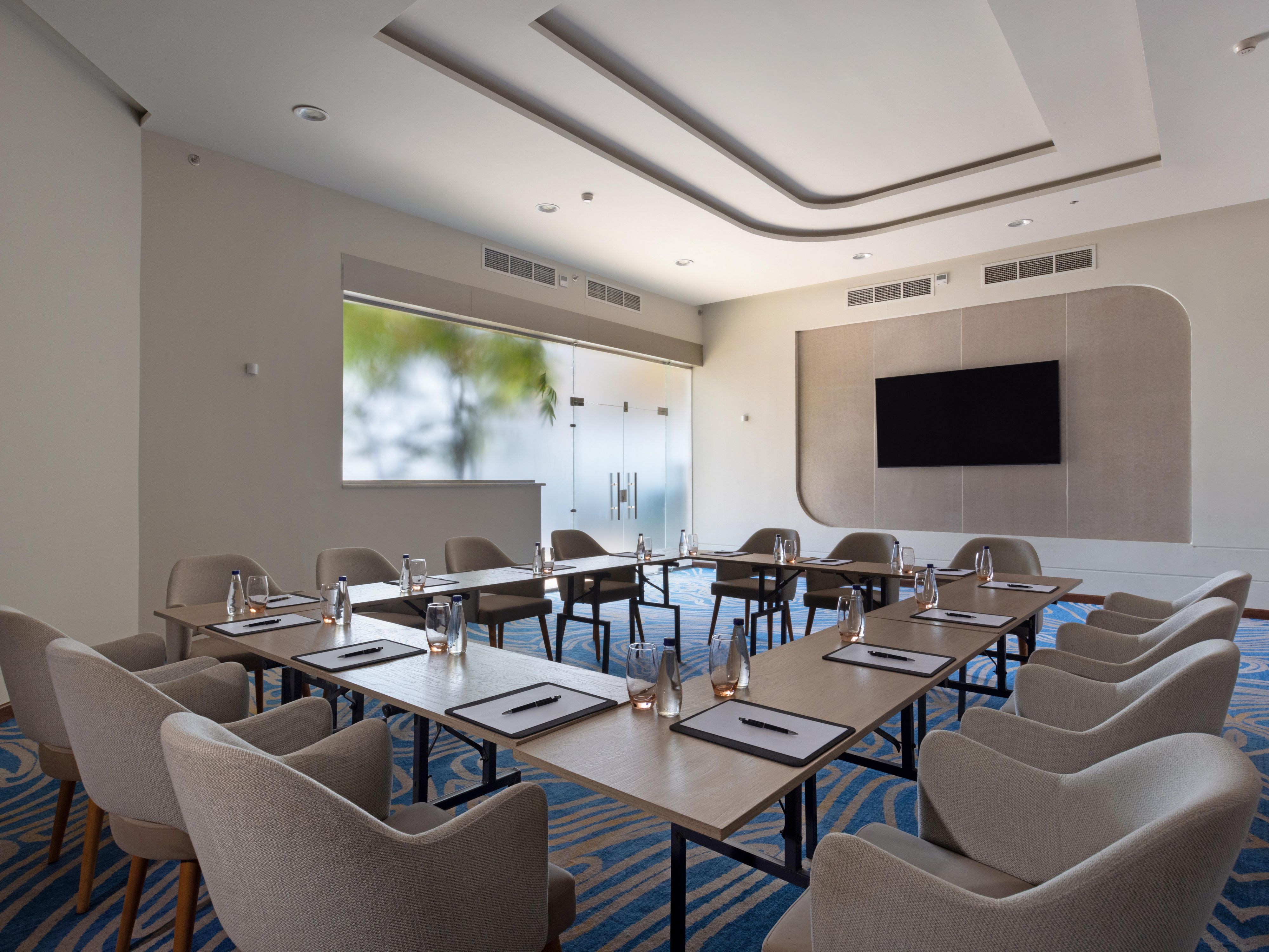 Flute is a smart 80 m² meeting room designed for smaller gatherings, board meetings, executive sessions, or breakout discussions. With natural daylight and reliable internet, it offers a productive and professional setting at Crowne Plaza Alexandria Mirage.