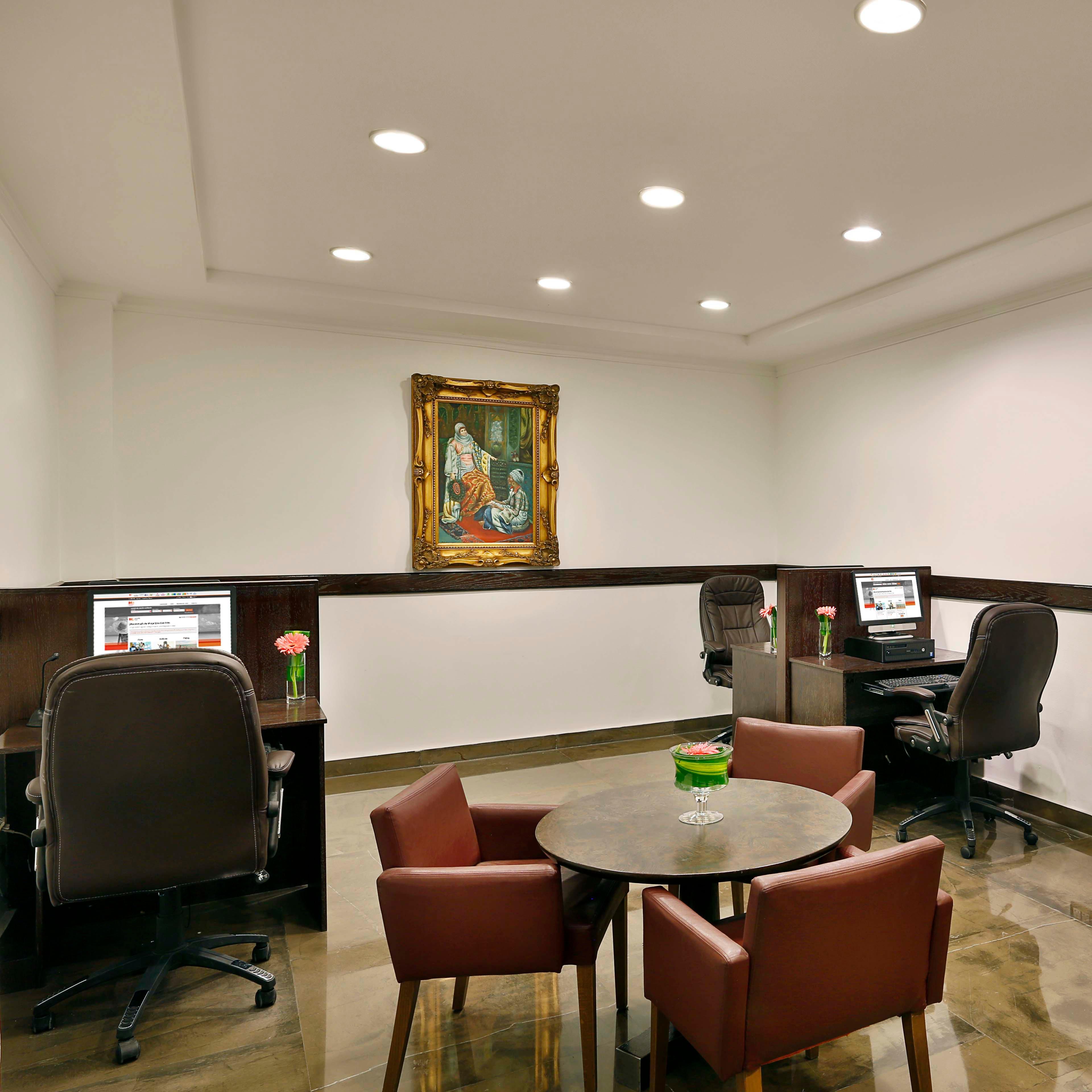 24/7 Fully Equipped Business Center with Free Wi-Fi