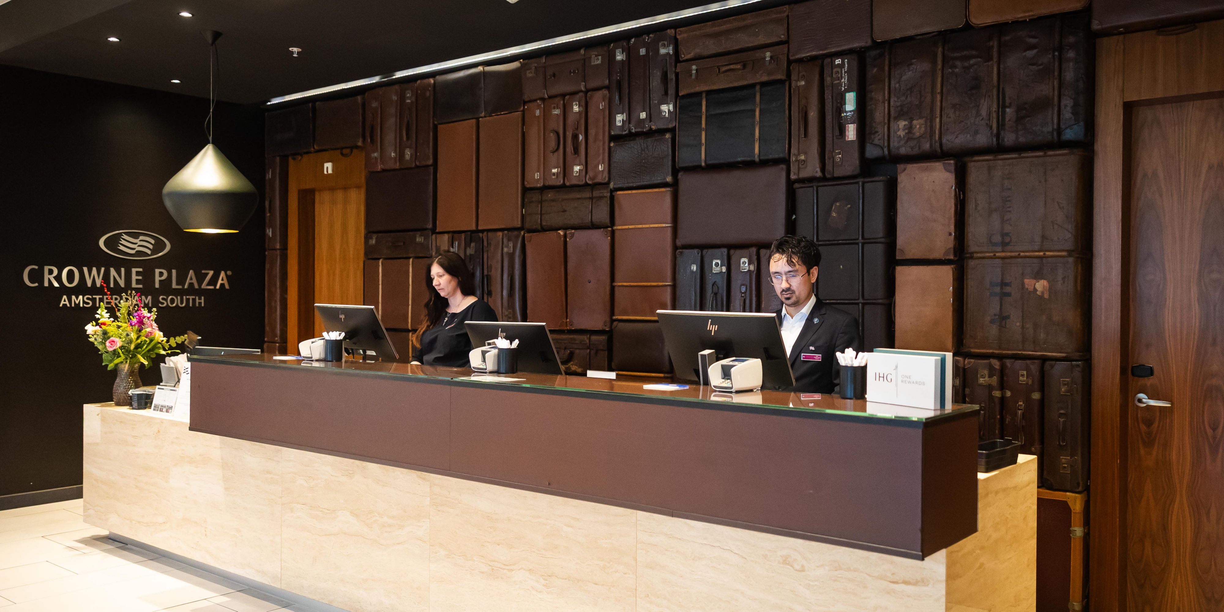 $hotelInfo.mediaDetails.welcomePhotos.primaryPhoto.caption}