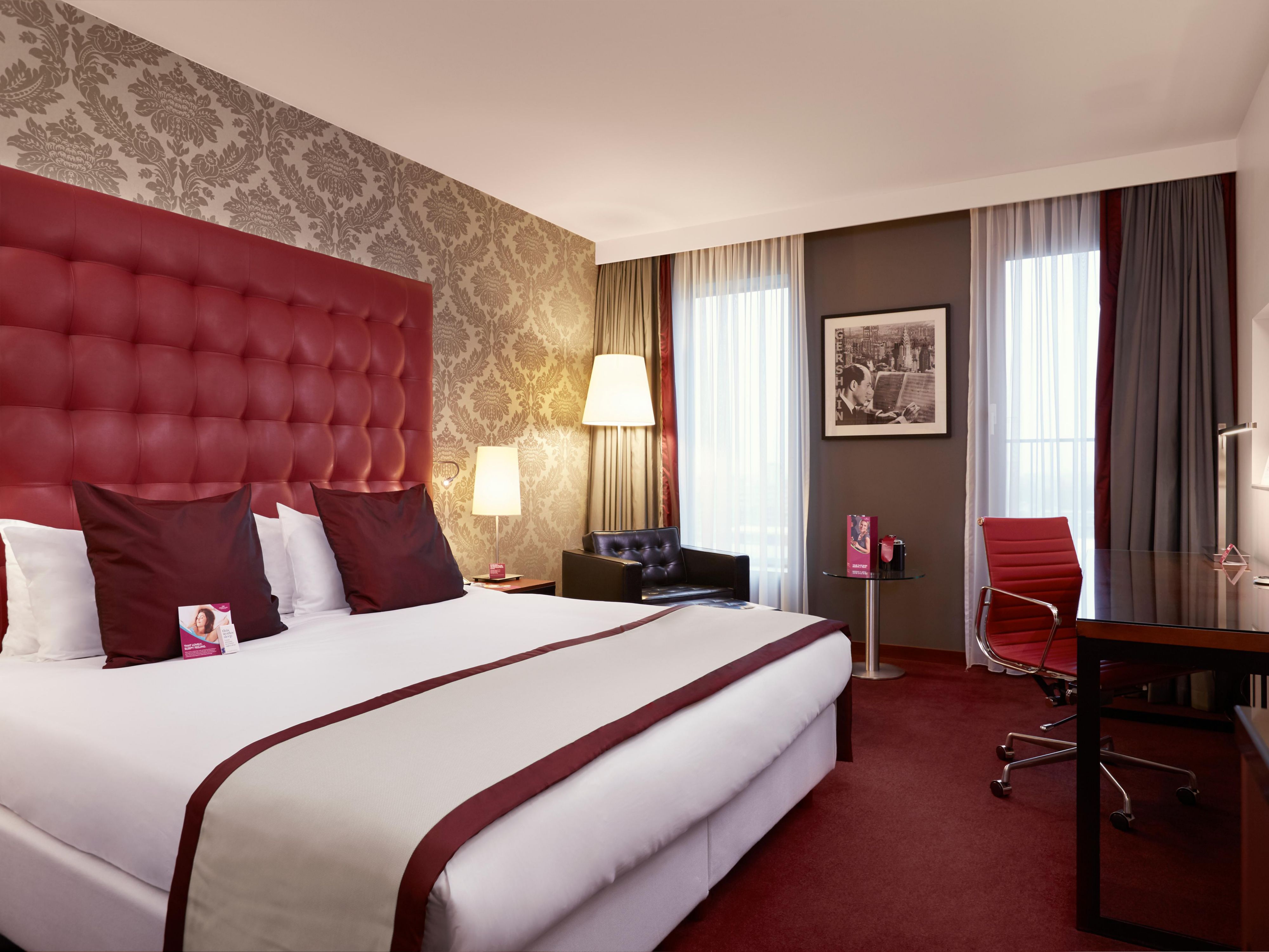 1 King Bed guest room-Crowne Plaza Amsterdam-South hotel