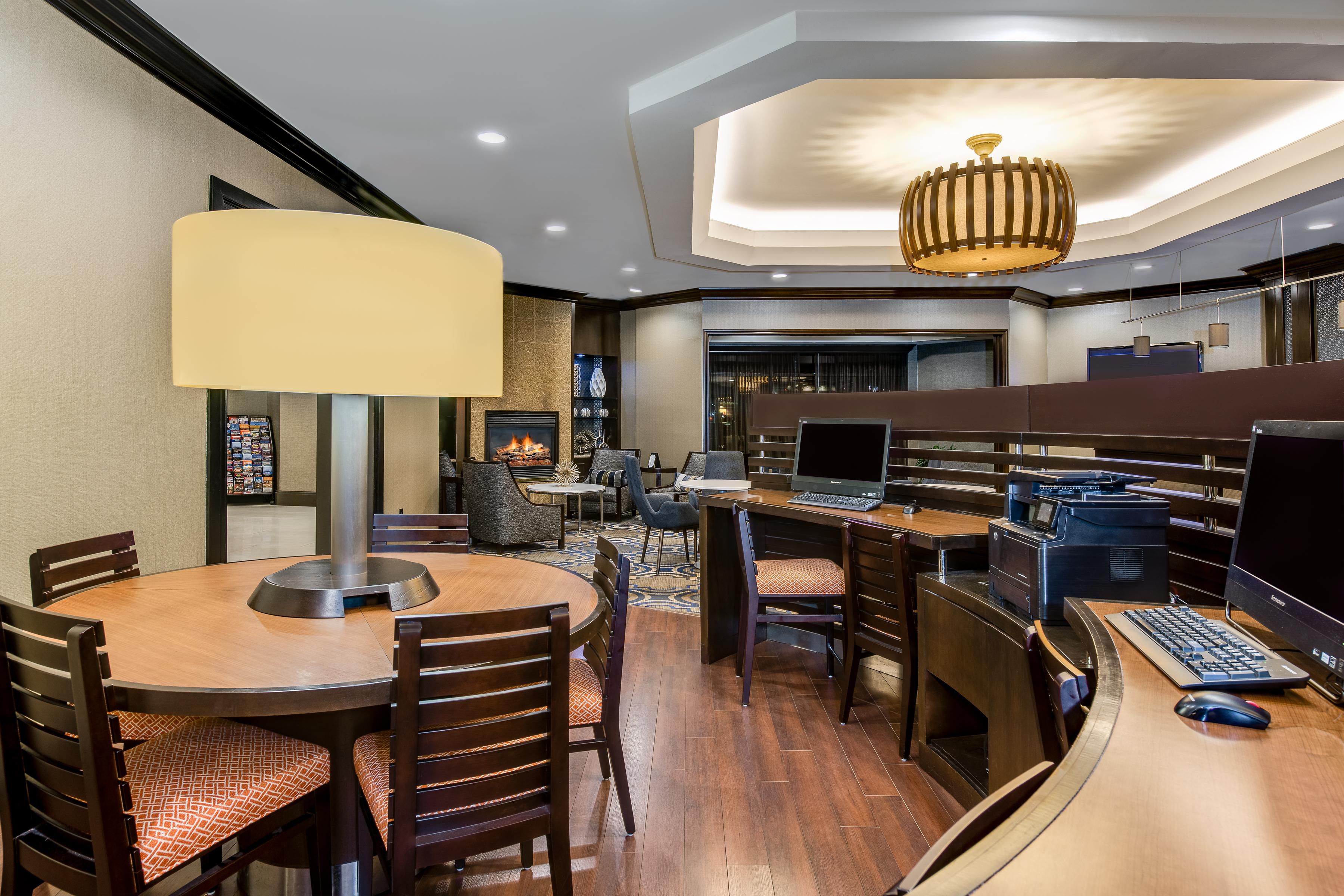 Annapolis Hotels with Pools near Naval Academy Crowne Plaza Annapolis