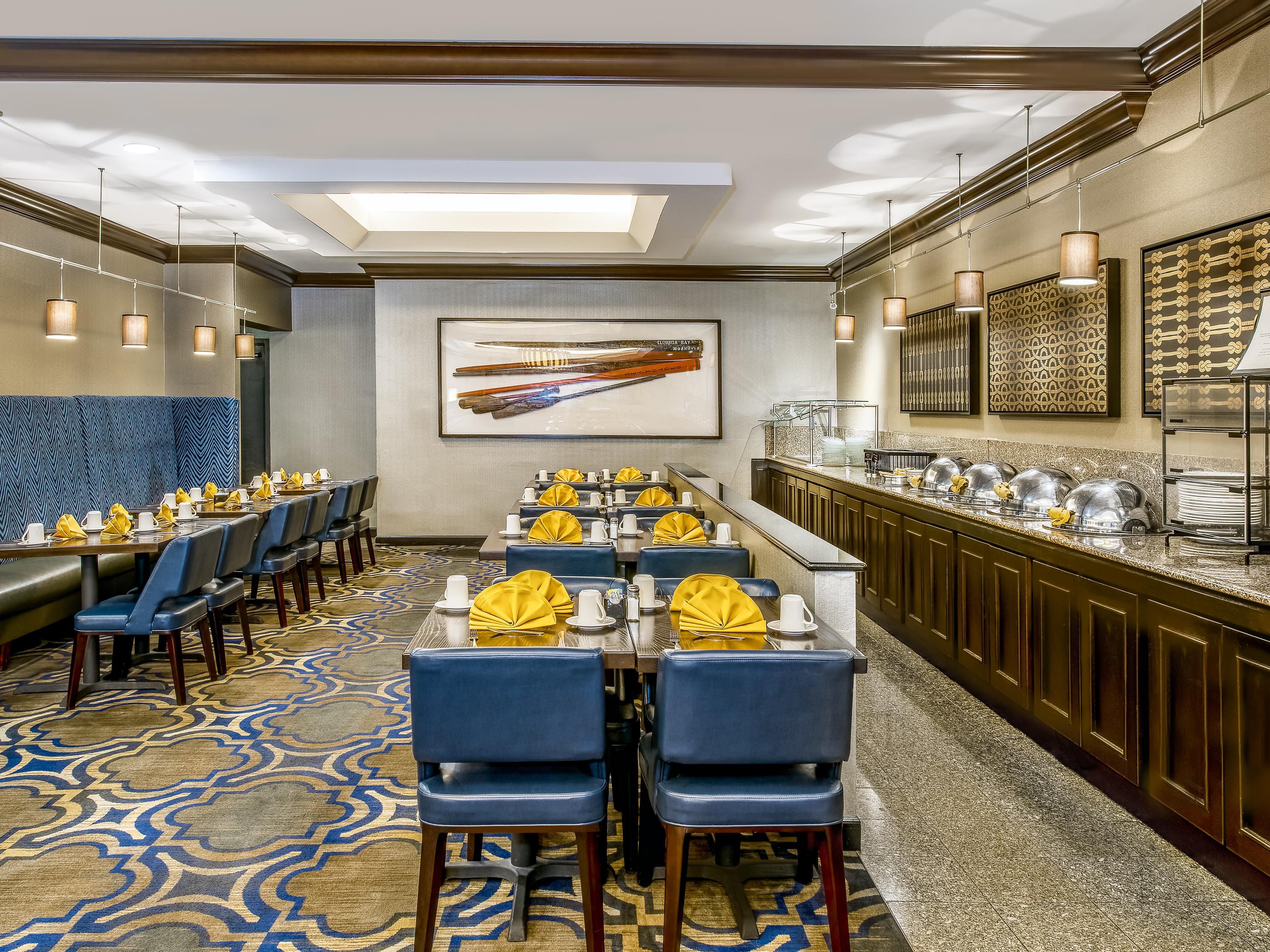 Great events start with great food. Our catering menus feature fresh, locally inspired options tailored to your event style. From casual coffee breaks to plated dinners, our culinary team makes every bite part of the experience.