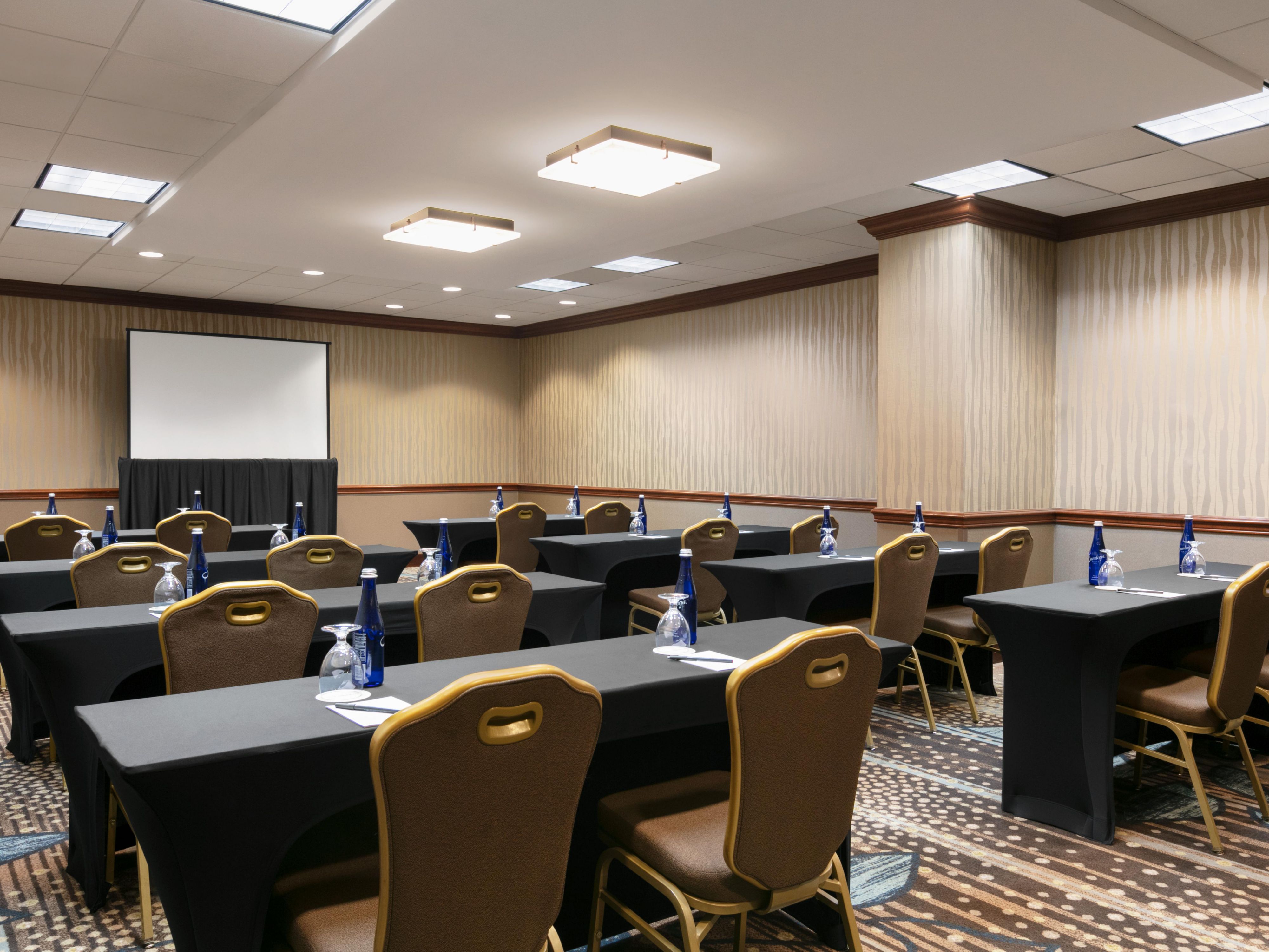 Our hotel offers 5,800 square feet of flexible meeting space, featuring stylish decor and dynamic set-ups for meetings, banquets and corporate events of any size.  Let our team of experienced meeting planners and creative culinary artists plan every detail for you, from coffee service to audio-visual equipment set-up.