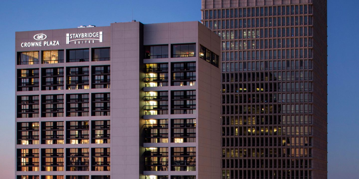 Atlanta Hotels Near Aquarium & Tech Crowne Plaza