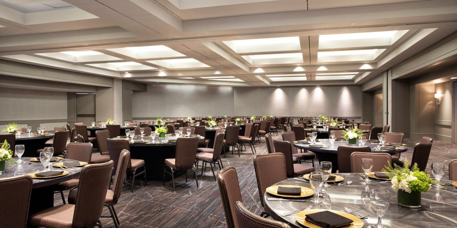 Host standout events in over 32,000 sq. ft. of flexible meeting space, including the largest ballroom in the Perimeter area. Whether you’re planning a conference, gala, trade show, or elegant wedding, our expert Crowne Plaza Meetings Directors and custom catering bring every detail together.
