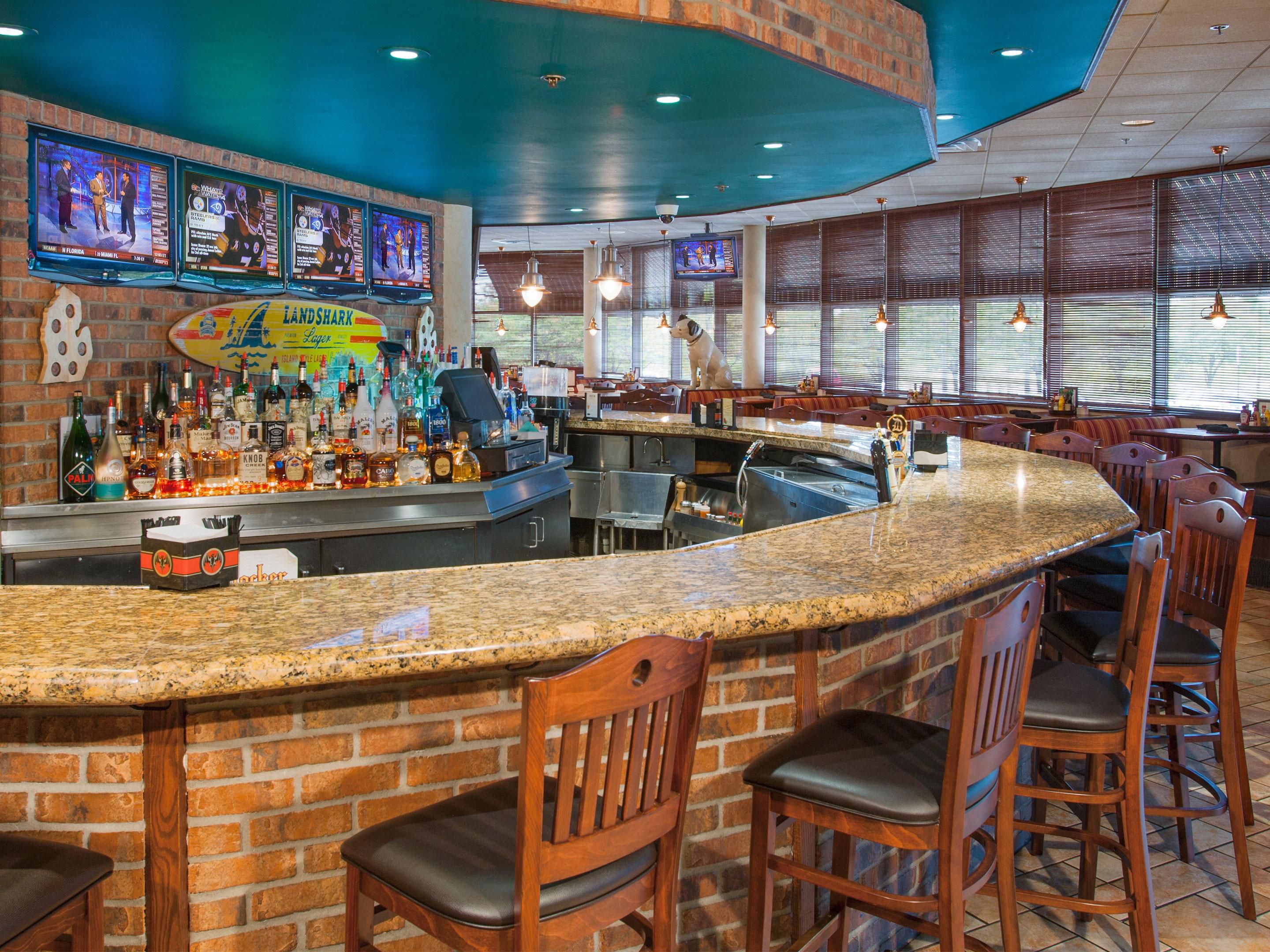 Enjoy casual dining at our restaurant, O’Malley’s Irish Tavern, serving American pub fare made from fresh, seasonal ingredients. Try delicious starters and mains like our 22-ounce T-bone steak, stuffed fried mushrooms, and O'Malley's Retro Burger. Savor a rotating selection of Michigan craft beers, wine, and cocktails, and stop by for happy hour.