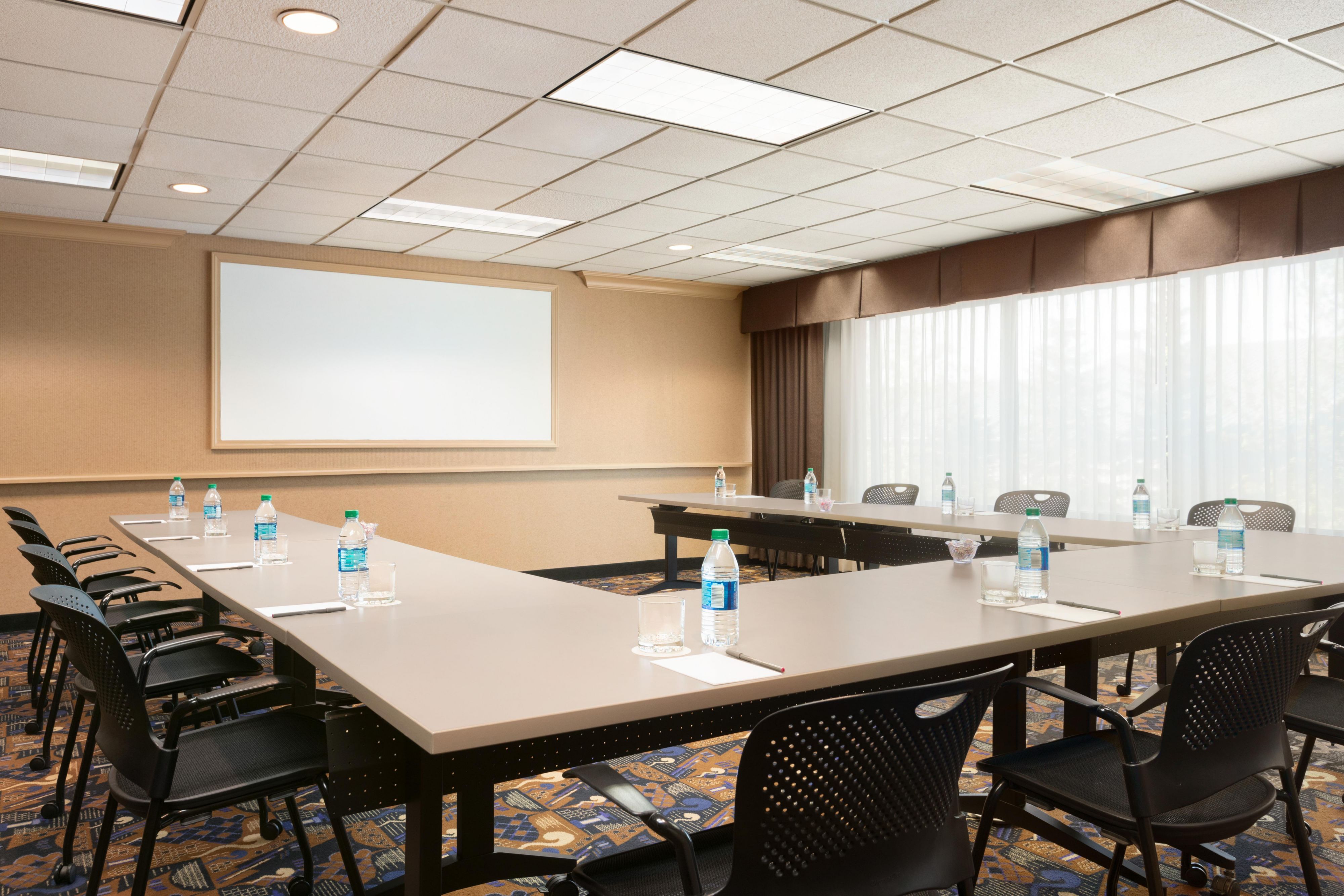 The Auburn E meeting room is flexible for all types of meetings.