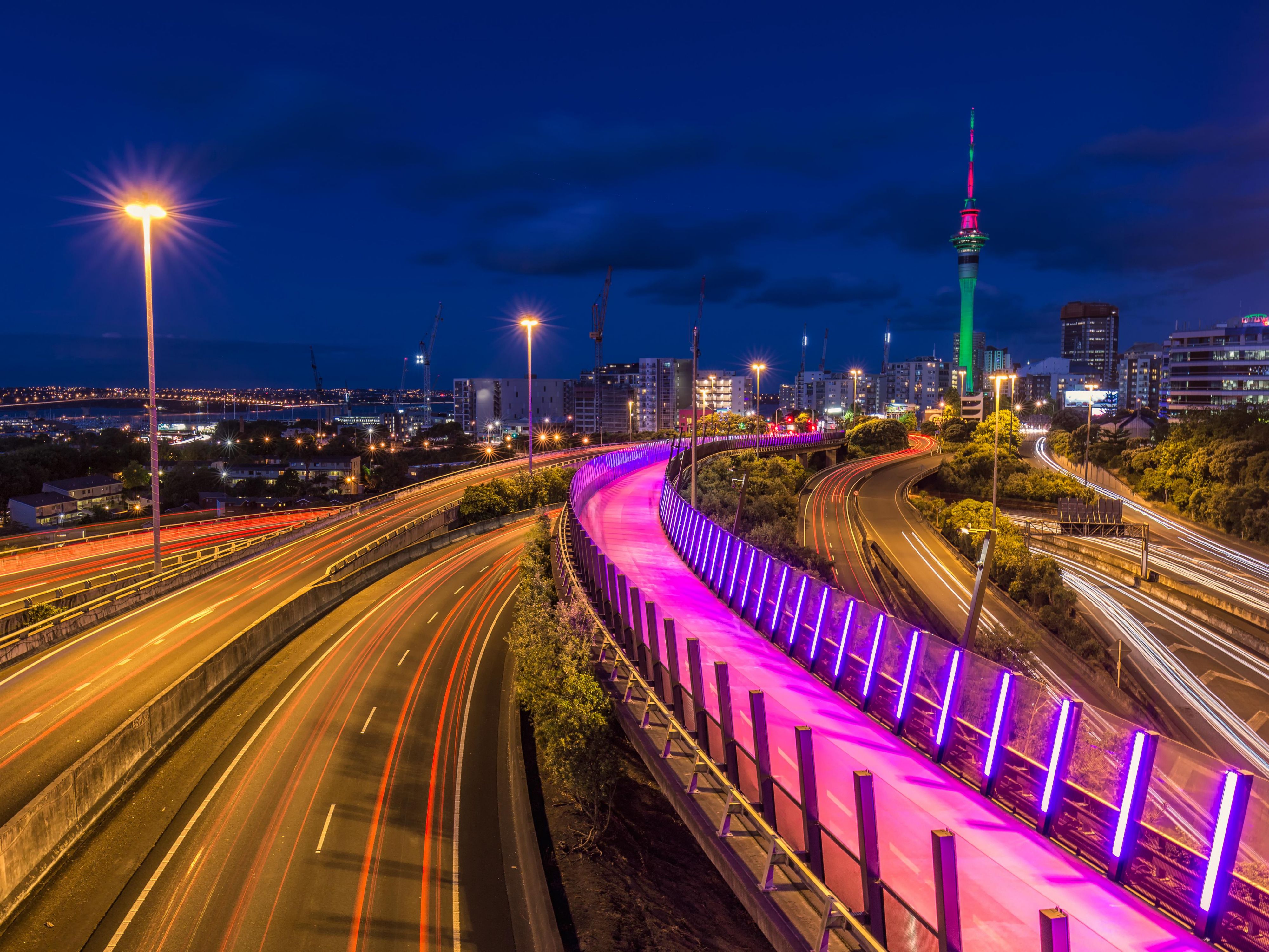 Şehrin göbeğinde kalın ve bir daha asla park etme konusunda endişelenmeyin. CBD'de elverişli bir konuma sahip olan Crowne Plaza Auckland, Atrium Otoparkının hemen yanındadır. Park yeri bulmakla uğraşmadan yerel en iyi cazibe merkezlerine, mağazalara ve restoranlara kolay erişimin keyfini çıkarın.