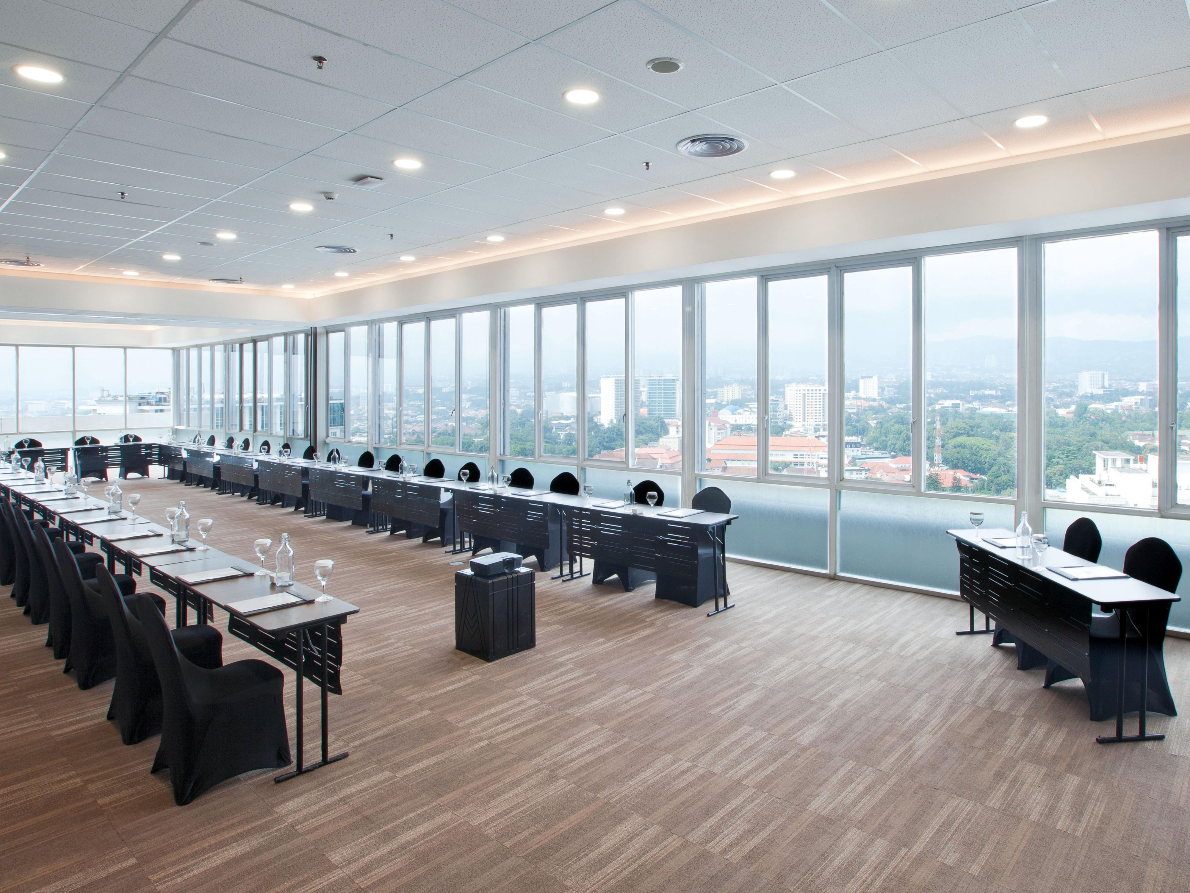 Located on the 23rd floor, the inspiring Amethyst Meeting Room offers a remarkable opportunity to see the city below your feet. The highest venue of Crowne Plaza Bandung is perfect for any occasion.