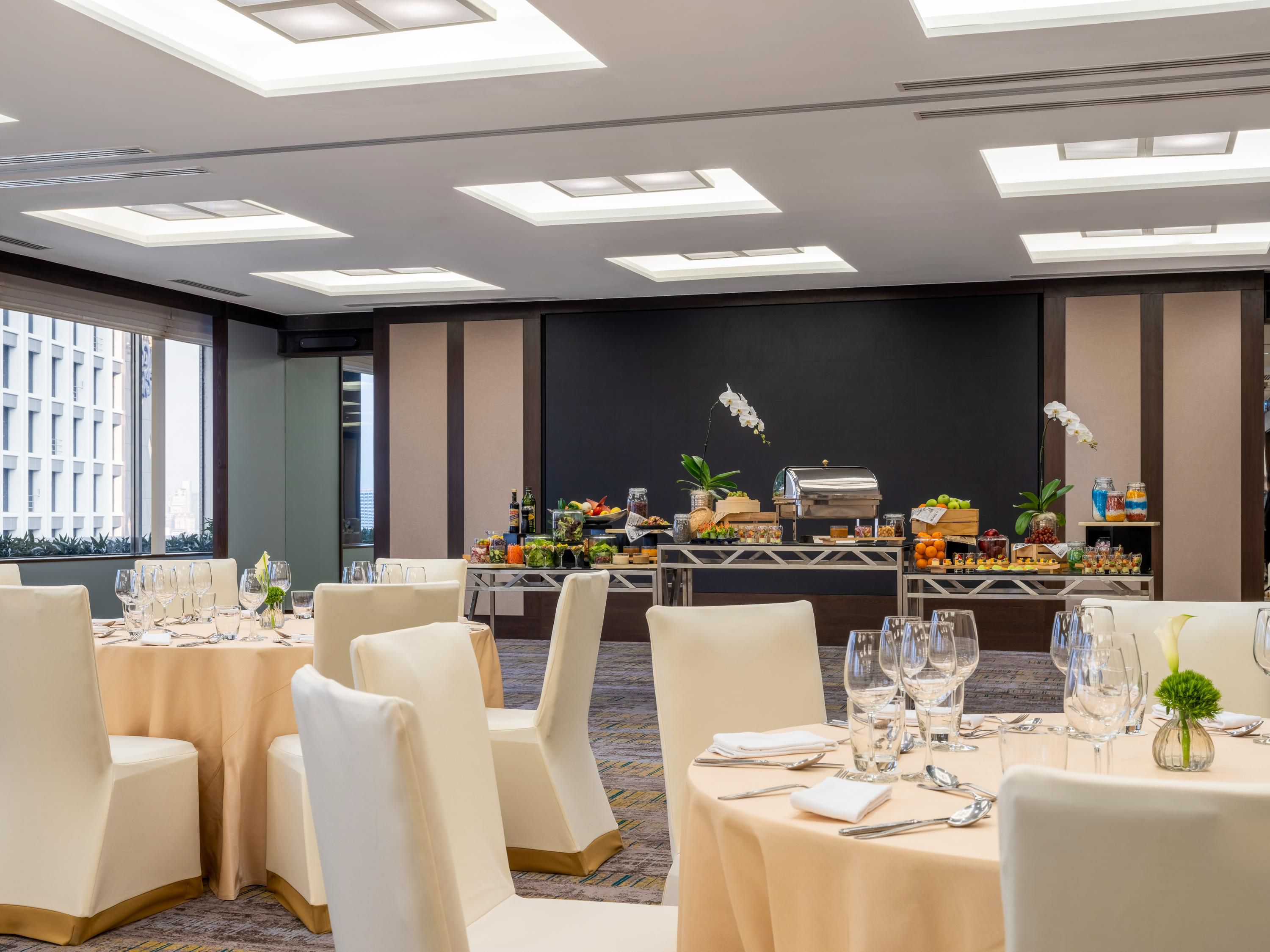 For the ultimate in luxury, ensure your event takes place at one of the grandest hotels in Bangkok. From luxury decorations to a gourmet feast in a prime location with stunning Lumpini Park views, we have everything you need to make your special day truly unforgettable.