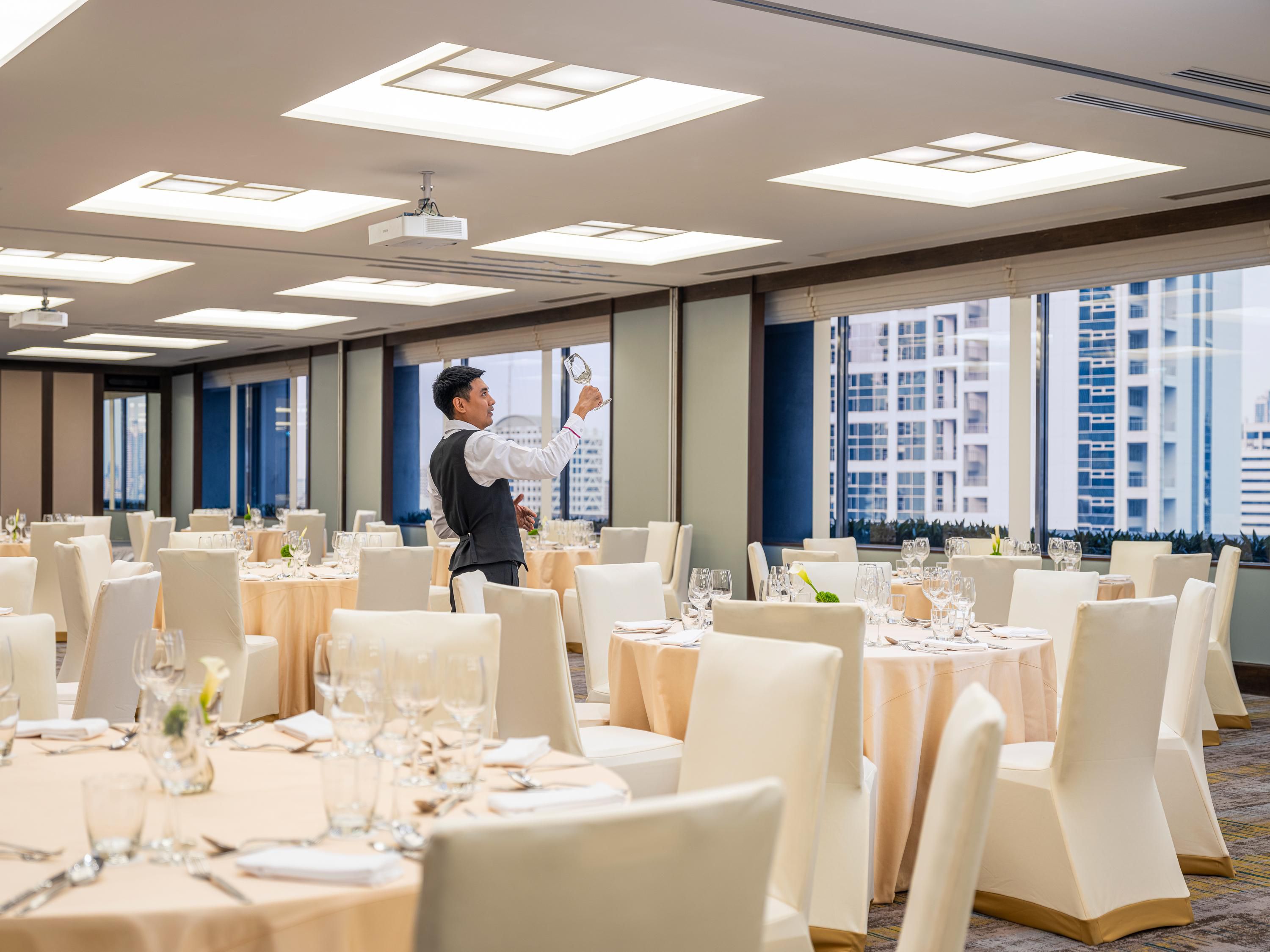 For the ultimate in luxury, ensure your event takes place at one of the grandest hotels in Bangkok. From luxury decorations to a gourmet feast in a prime location with stunning Lumpini Park views, we have everything you need to make your special day truly unforgettable.