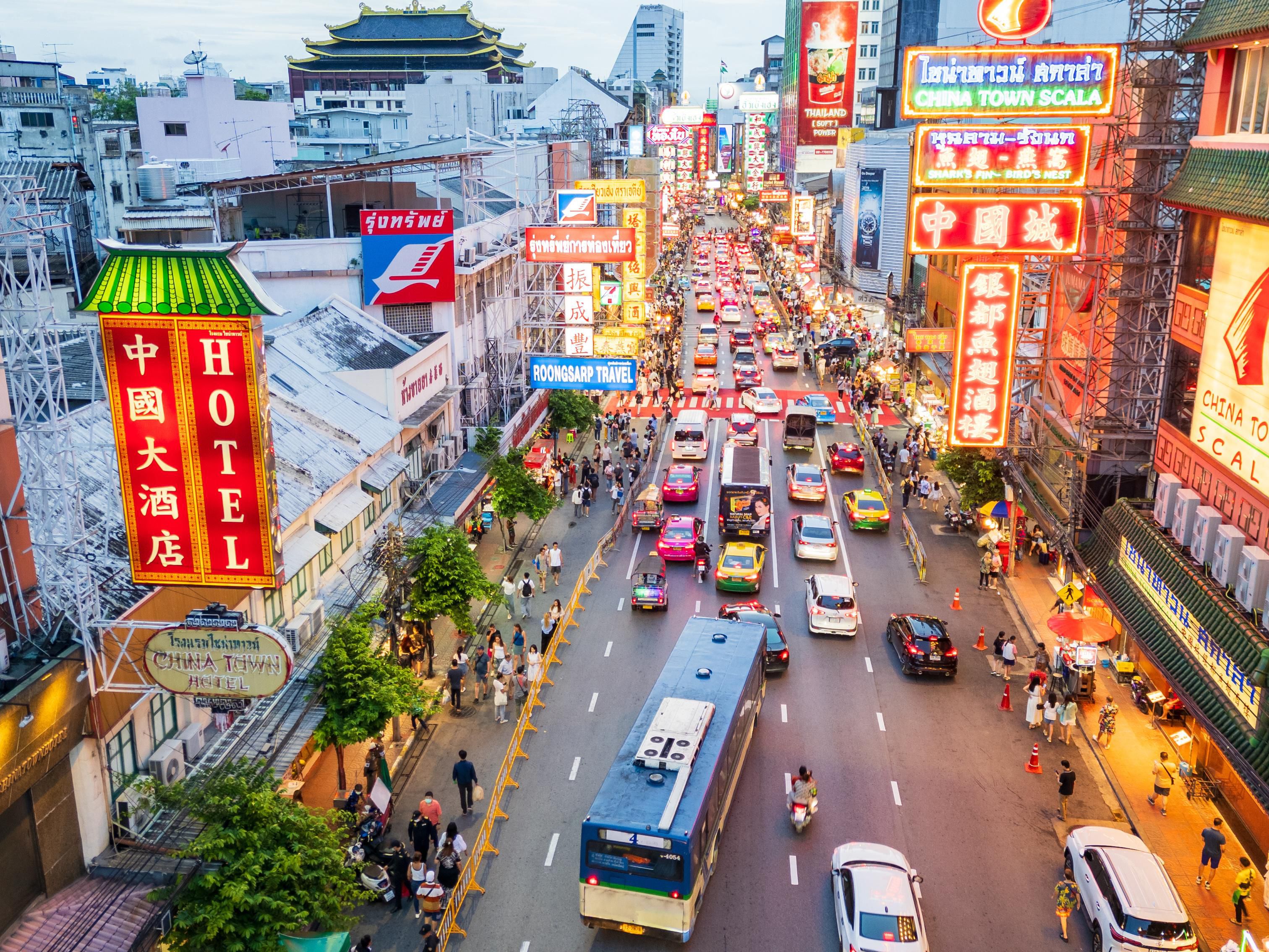 Yaowarat Road, the main thoroughfare of Bangkok's Chinatown, is a bustling street known for its vibrant atmosphere, rich cultural heritage, and diverse culinary scene. It's a major attraction for tourists and locals alike, offering a unique glimpse into the Chinese community in Thailand.