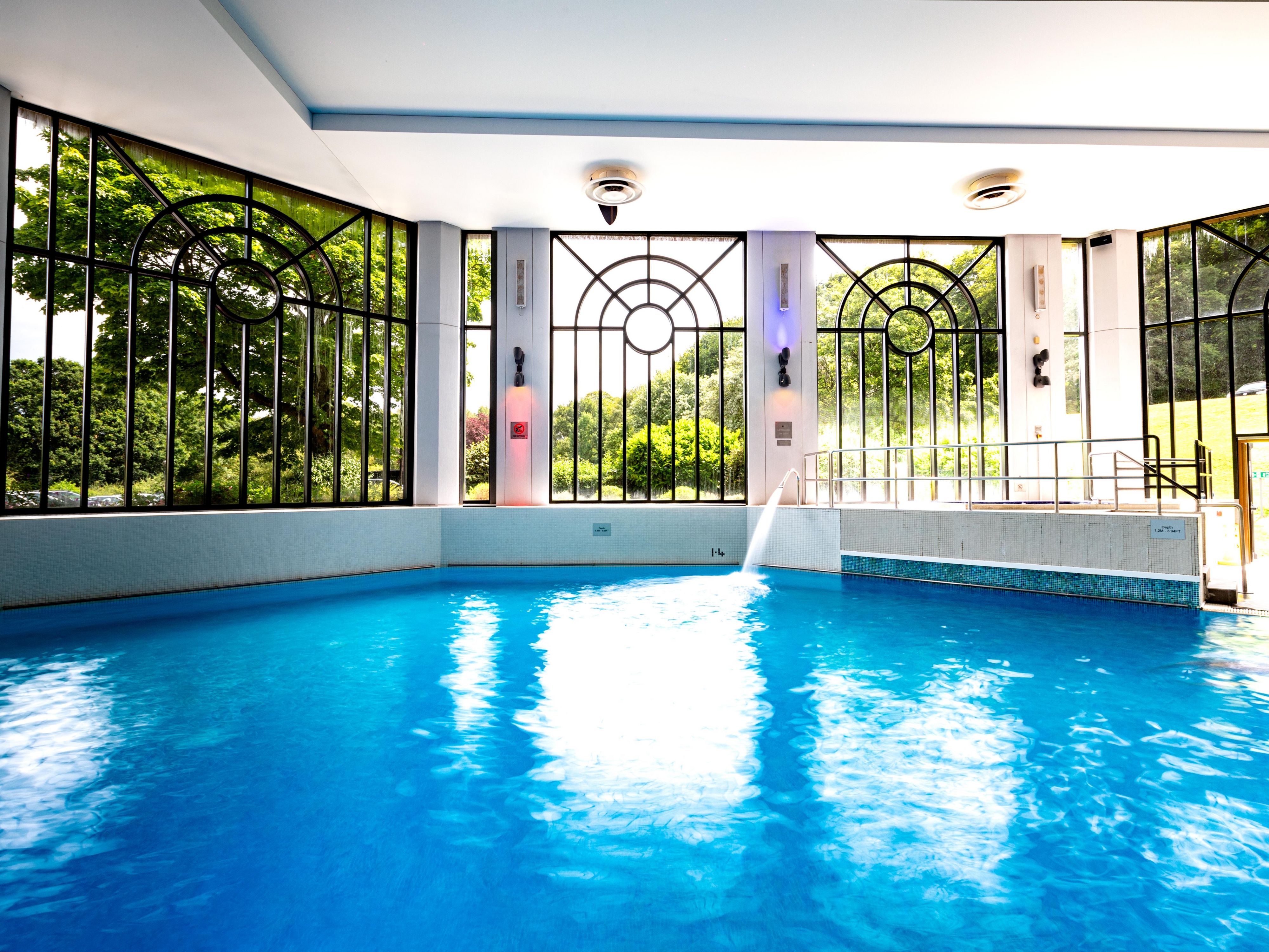 Enjoy 5 luxurious treatment rooms, the unique Mud Rasul experience, a tranquil relaxation suite, and a refurbished gym with Matrix equipment. Your perfect escape for wellness and relaxation awaits.