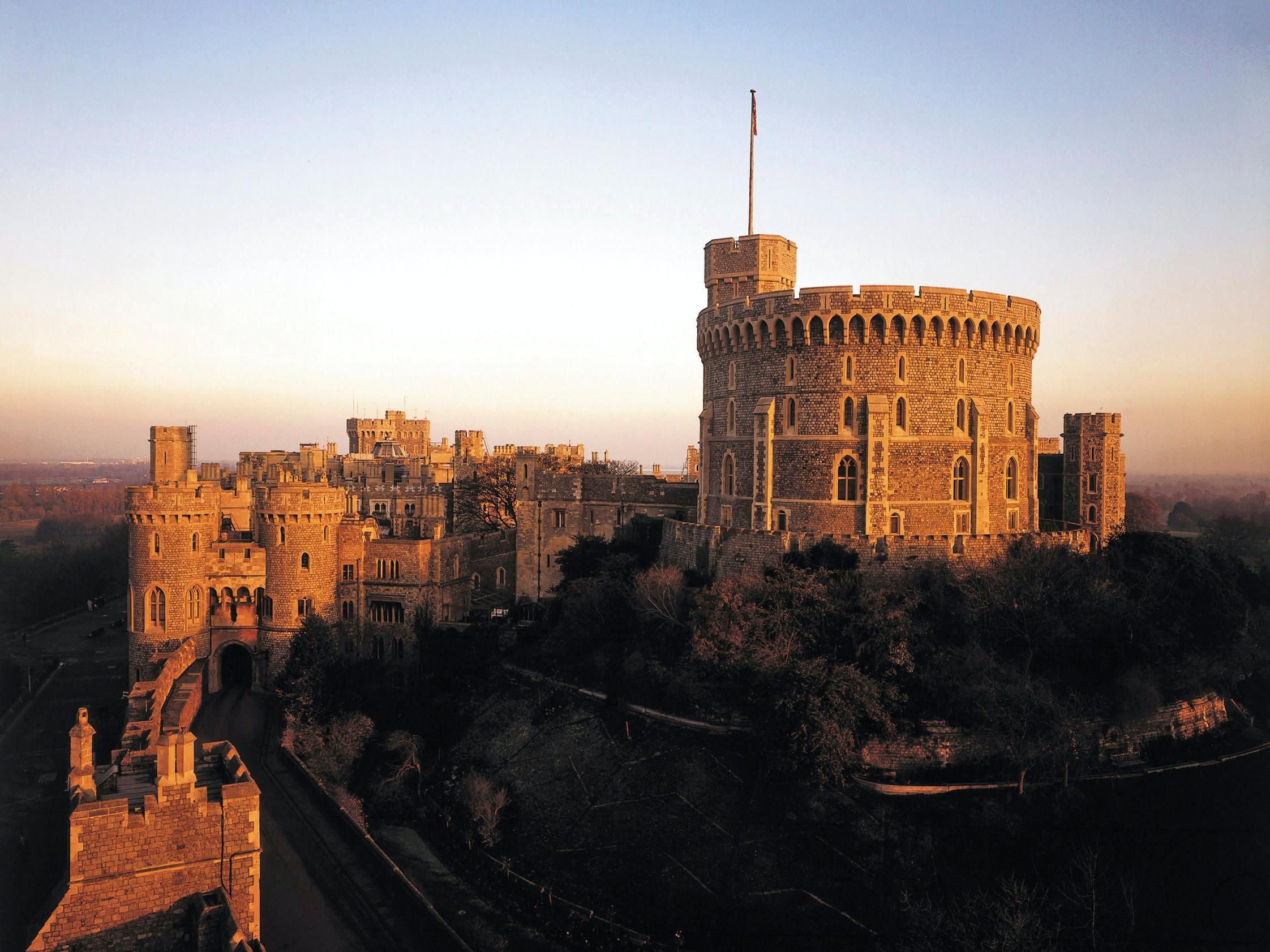 Stay at Crowne Plaza Gerrards Cross and discover top attractions nearby. Visit the iconic Windsor Castle, experience movie magic at the Harry Potter Studios, or enjoy family fun at LEGOLAND Windsor. Plus, with London just 17 minutes by train, world-famous sights are within easy reach for an unforgettable trip.