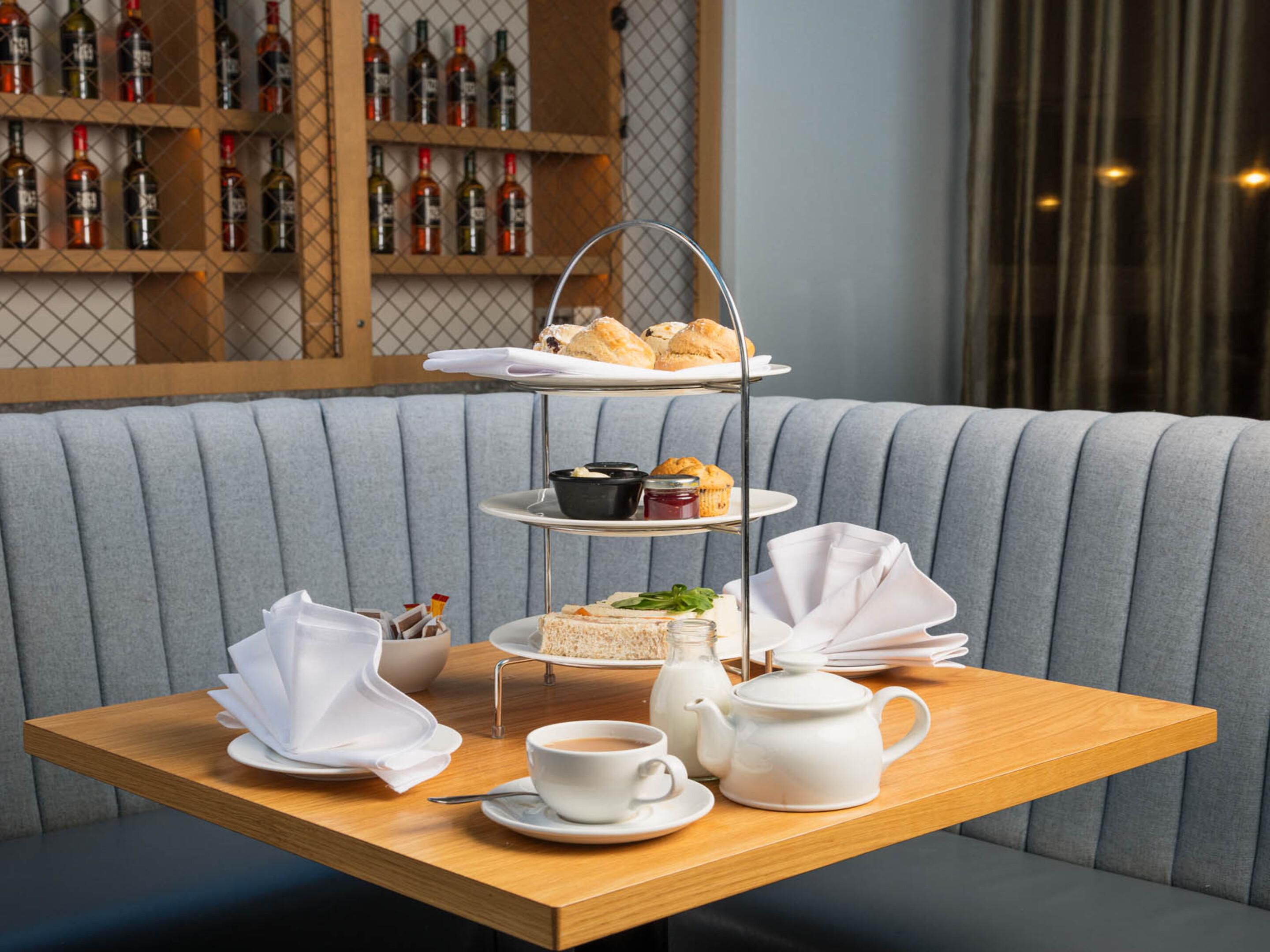 1269 Restaurant & Bar at Crowne Plaza Gerrards Cross offers modern British cuisine in a stylish, relaxed setting. Perfect for casual dining, business meetings, and special occasions, we serve seasonal dishes made with fresh, locally sourced ingredients. Join us for breakfast, lunch, dinner, or cocktails and enjoy an exceptional dining experience.