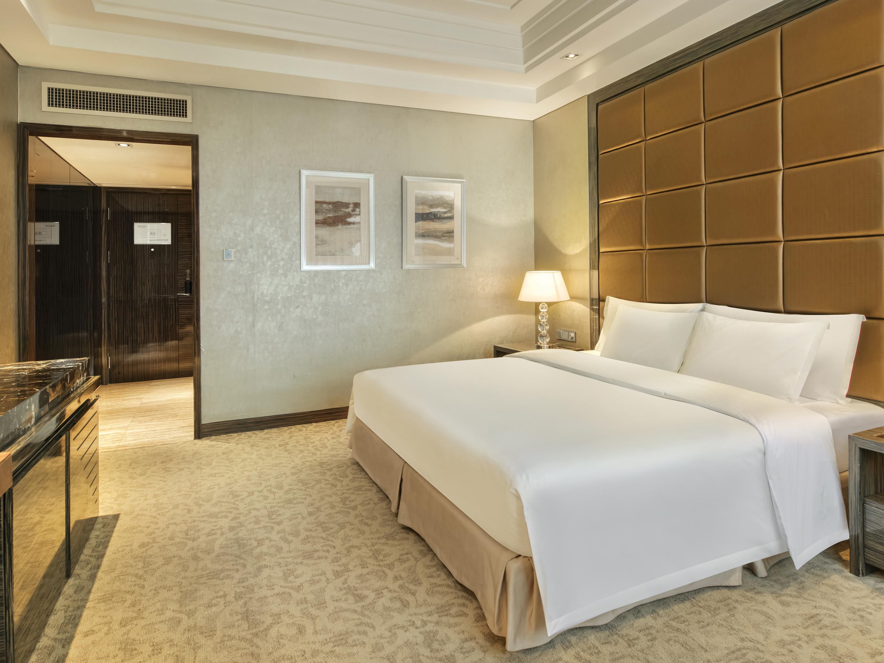 1 Akses Lounge Standar Tempat Tidur King