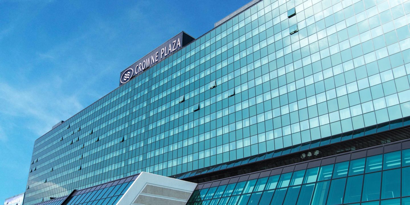 Отель белград 2. Crowne plaza belgrade. Отель белград. Регионализм в архитектуре. Crowne plaza.