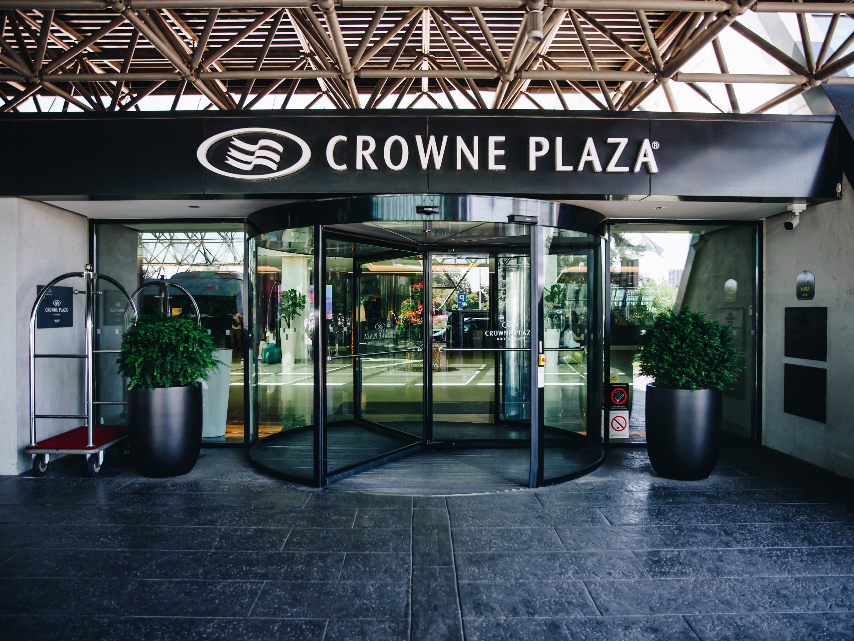 Hotel Car Parking with 3 charge points for electric cars. Maximum charging current is 32 A /charger of 22kW is an optimal solution for electric car owners. Charging is complimentary for our guests.