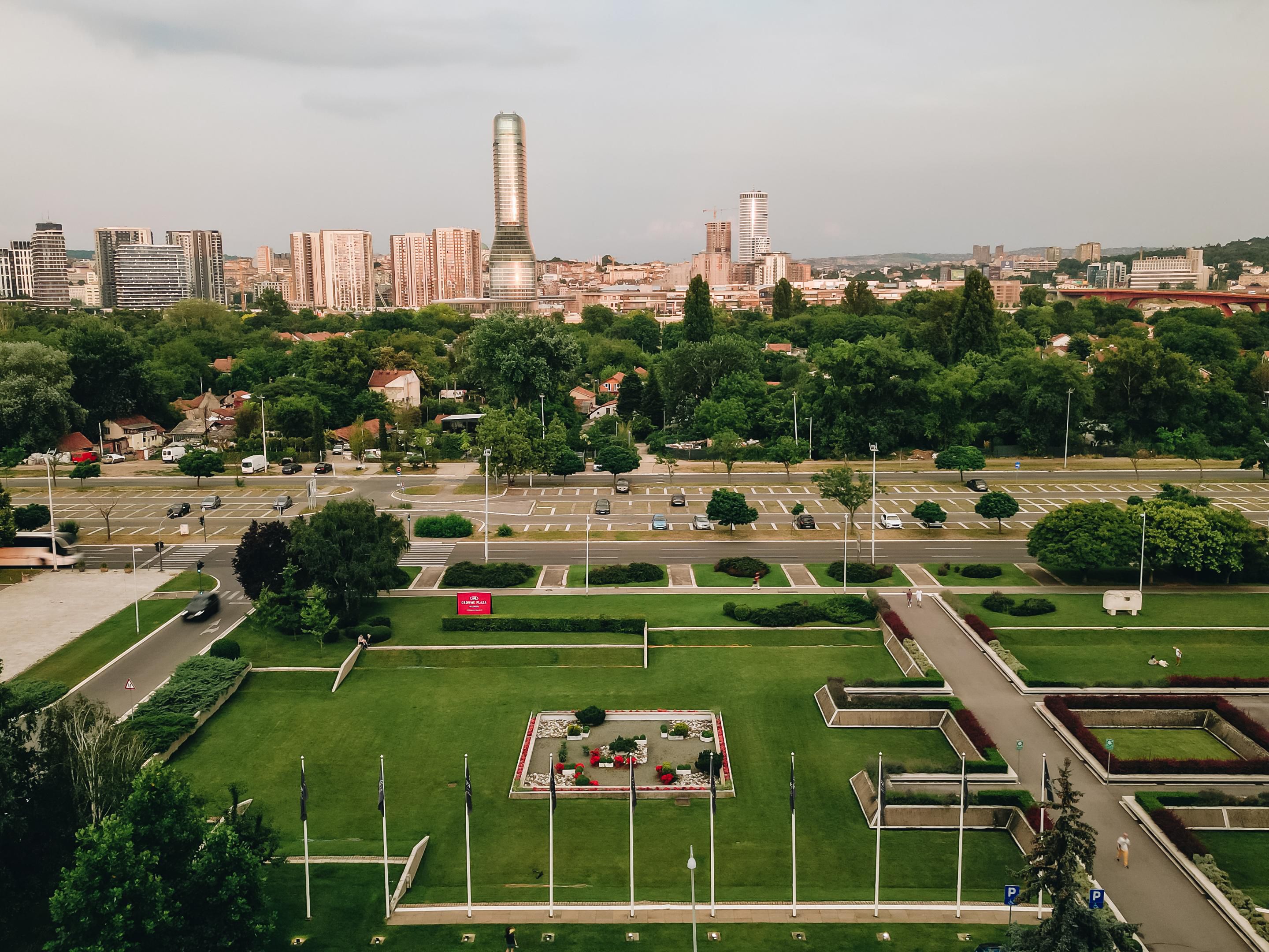 Our exceptional Belgrade city view suites and rooms are available for your enjoyment. Immerse yourself in the beauty of our hotel and experience the vibrant spirit of Belgrade. Witness the enchanting transformation right from the window of your room. A delightful time awaits you.