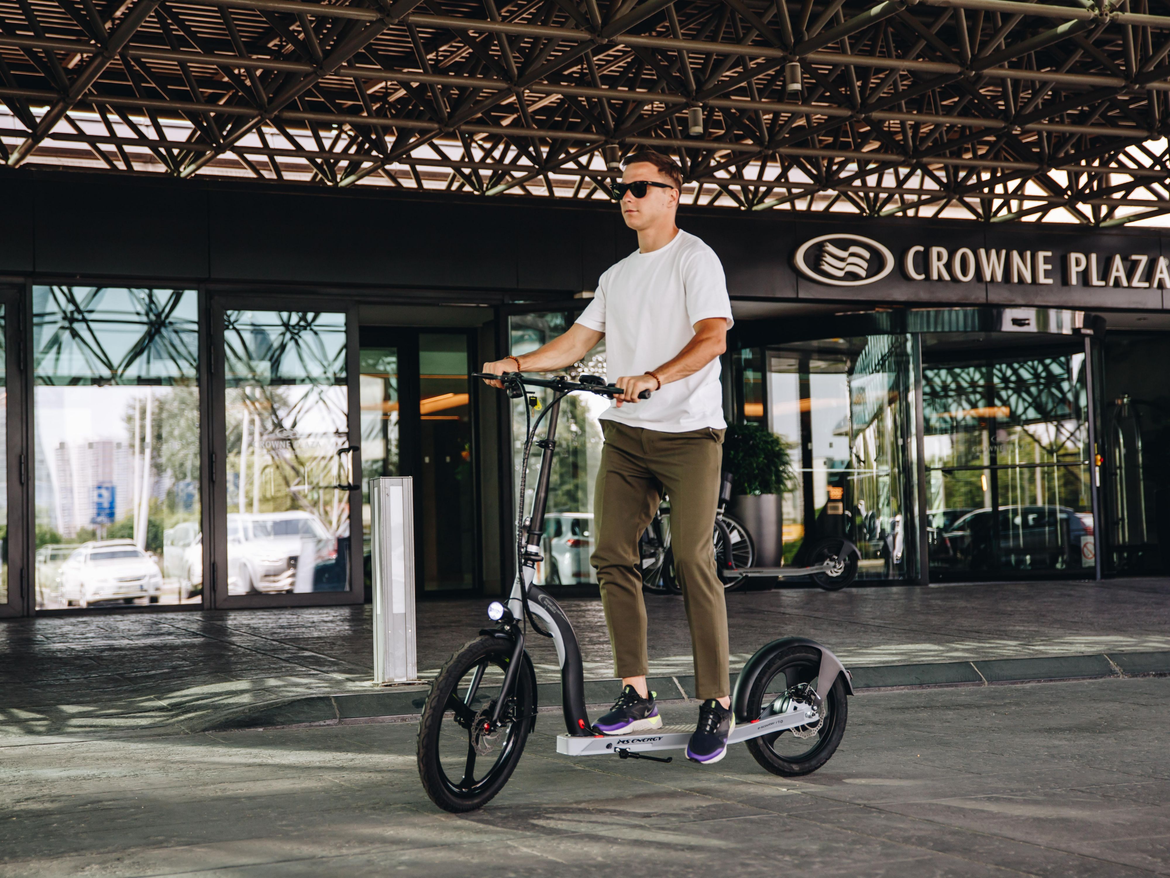 Exciting Expeditions Made Easy! Cruise around town effortlessly on our electric scooters, exclusively for guests. Zoom to nearby attractions and discover hidden gems in style. Unleash your adventurous spirit and explore with utmost convenience. The ultimate way to elevate your stay!