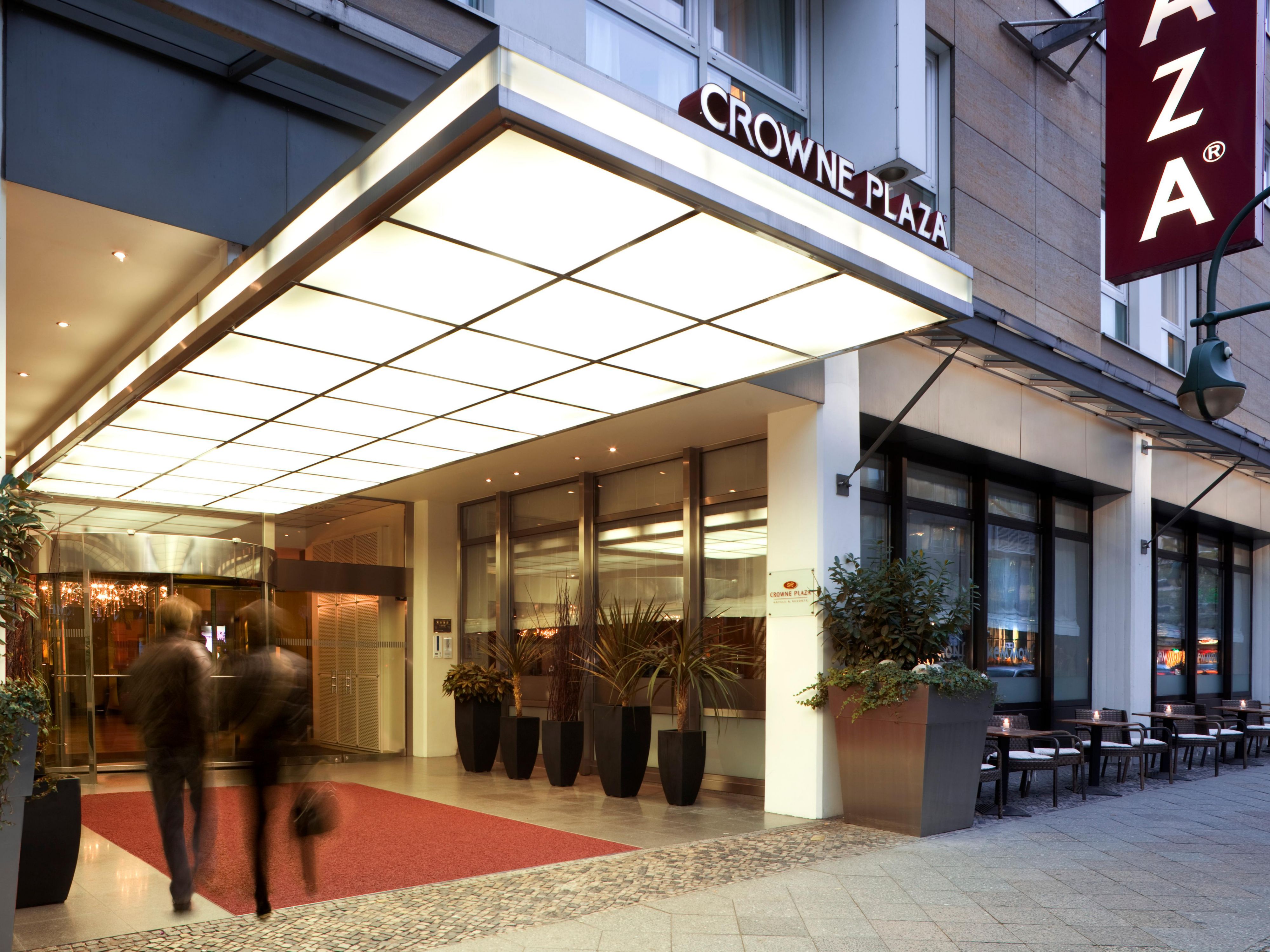 No fight for rare parking lots in the very city center. Take advantage of the luxury of our own parking lot as well as underground parking, directly at the Crowne Plaza Berlin City Centre. Parking fees will apply.