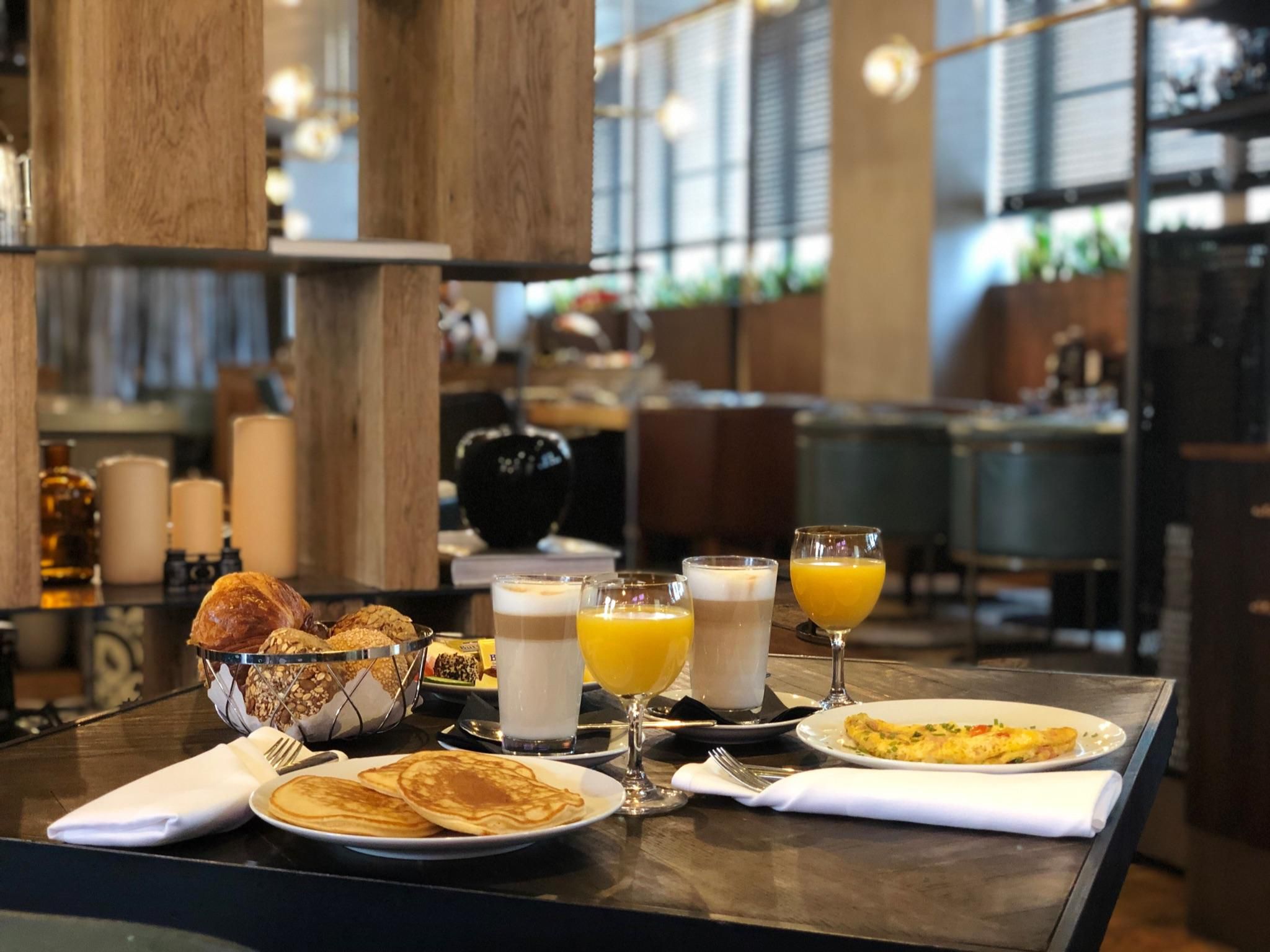 We are delighted to welcome you to our scrumptious breakfast buffet to get your day off to the best star.
Open from Monday to Friday from 7 am to 10 am and  every Saturday and Sunday from 7 am to 11am.