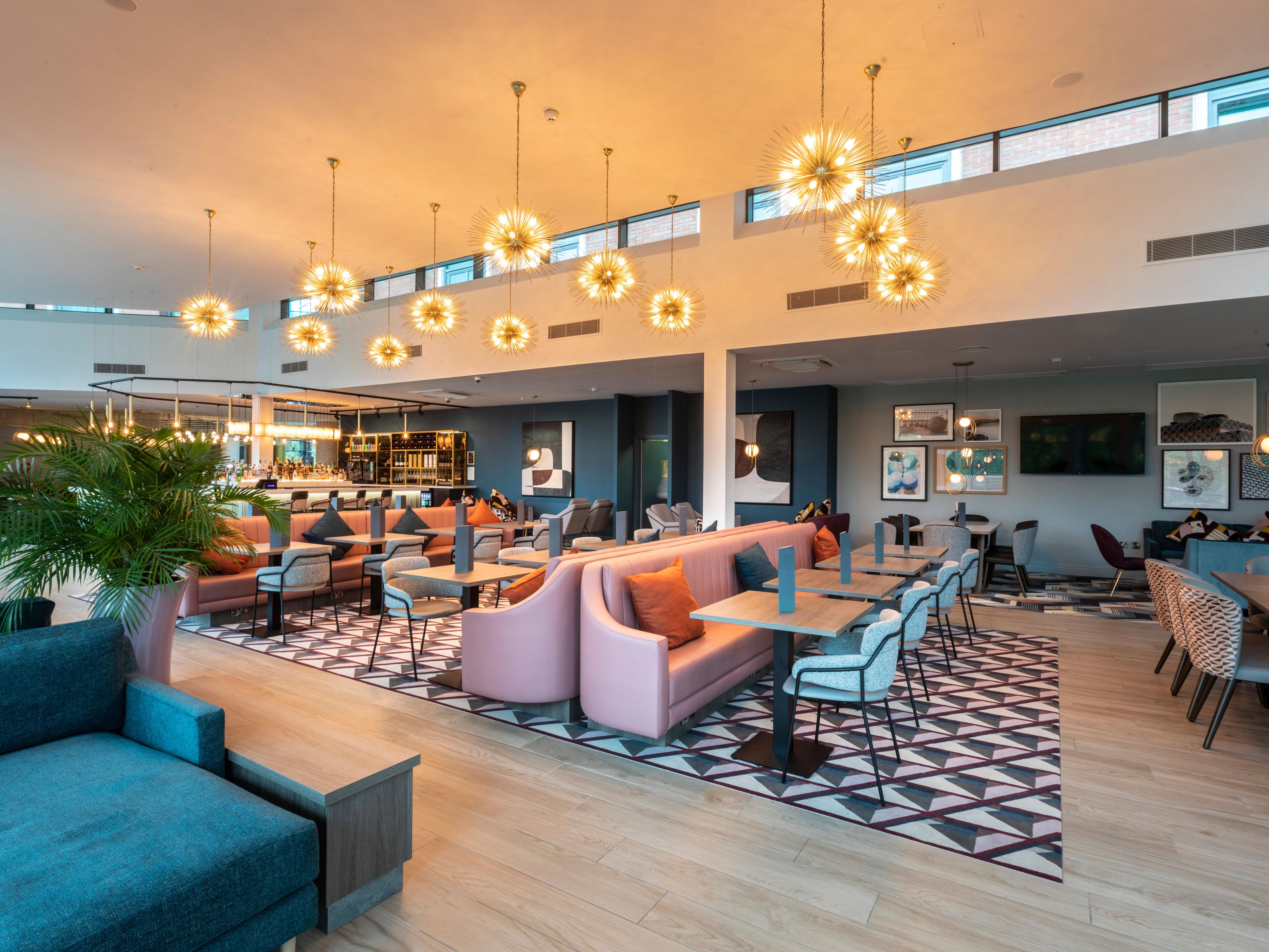 Just click on the link for a chance to visit Crowne Plaza Birmingham NEC virtually with a fully interactive, virtual tour. Move through the hotel exploring the bar, restaurant, meeting and event spaces and bedrooms.