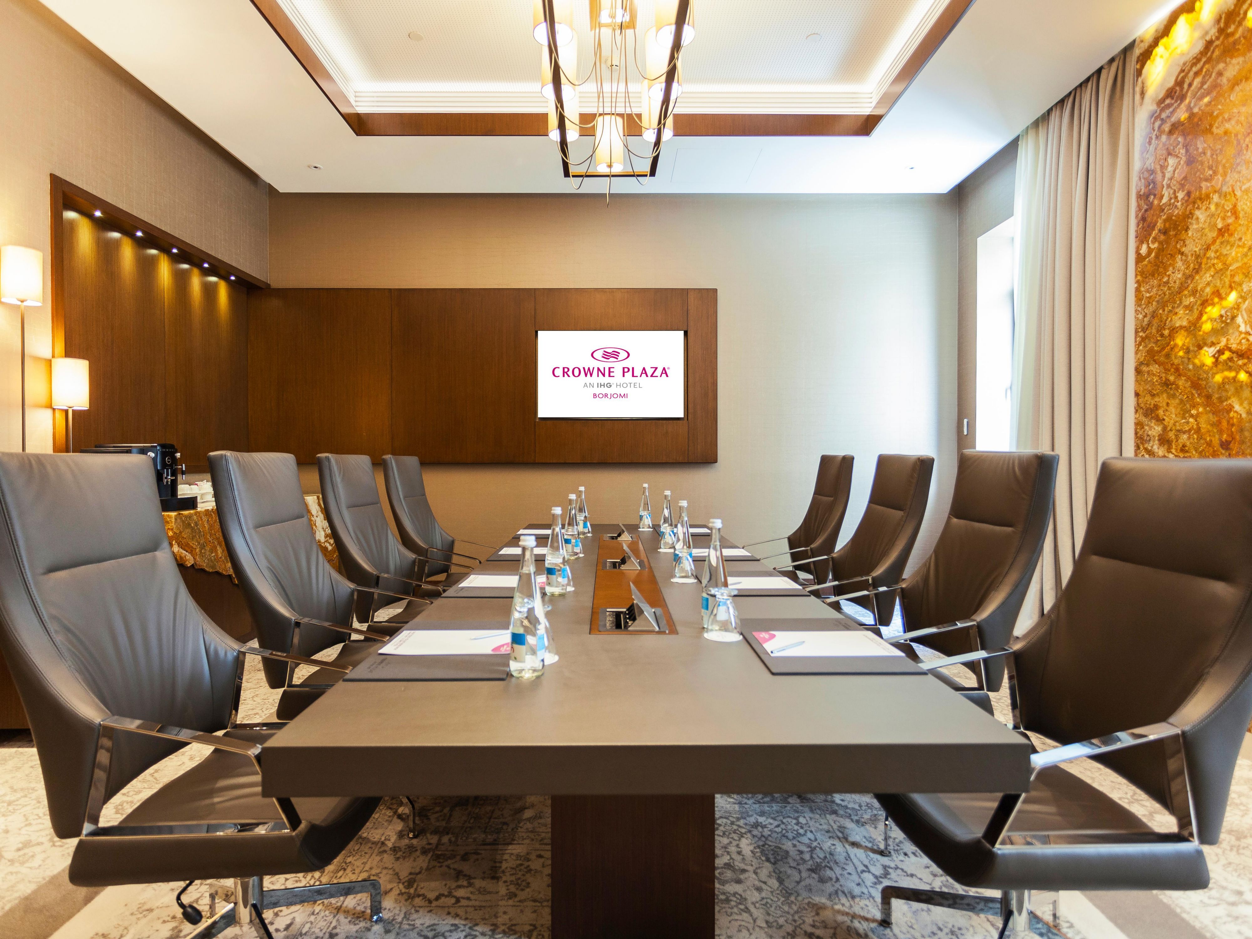 The team of experts with it’s round-the-clock personalized services will meet and exceed your expectations helping you make each occasion of yours a memorable one. With Crowne Plaza Meetings, Your Success Matters… Crowne Meeting Director Two Hour Response Guarantee Daily Meeting Debrief
