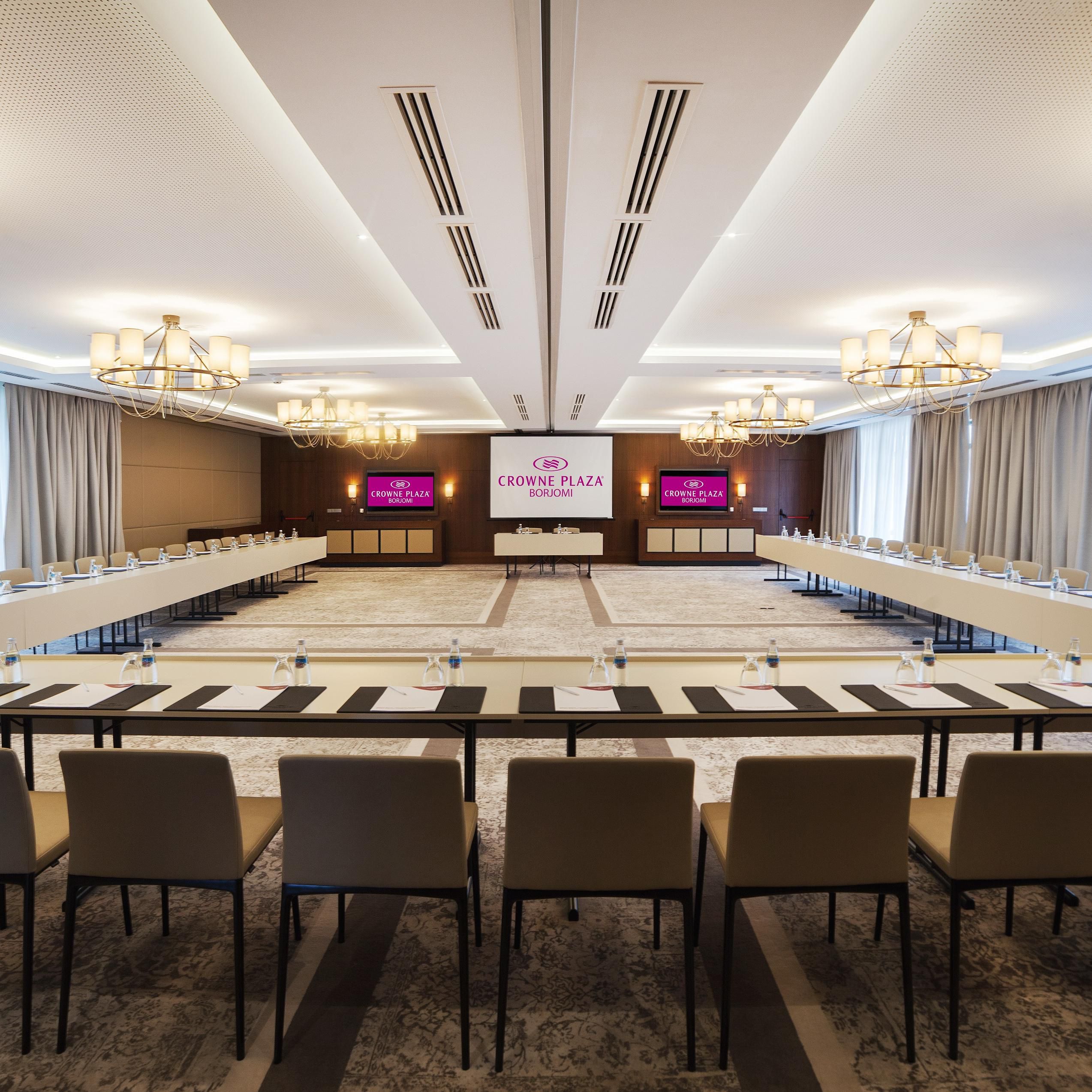 Grand Ballroom I+II, an elegant space for your business meeting