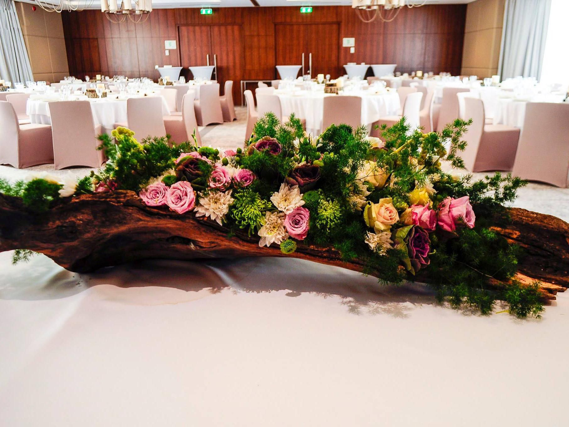 On-Site Meetings and Events Manager
Unique Cakes, Chocolate, and other confectionery products by our  Chef
Wedding banquets and reception cocktails organization
