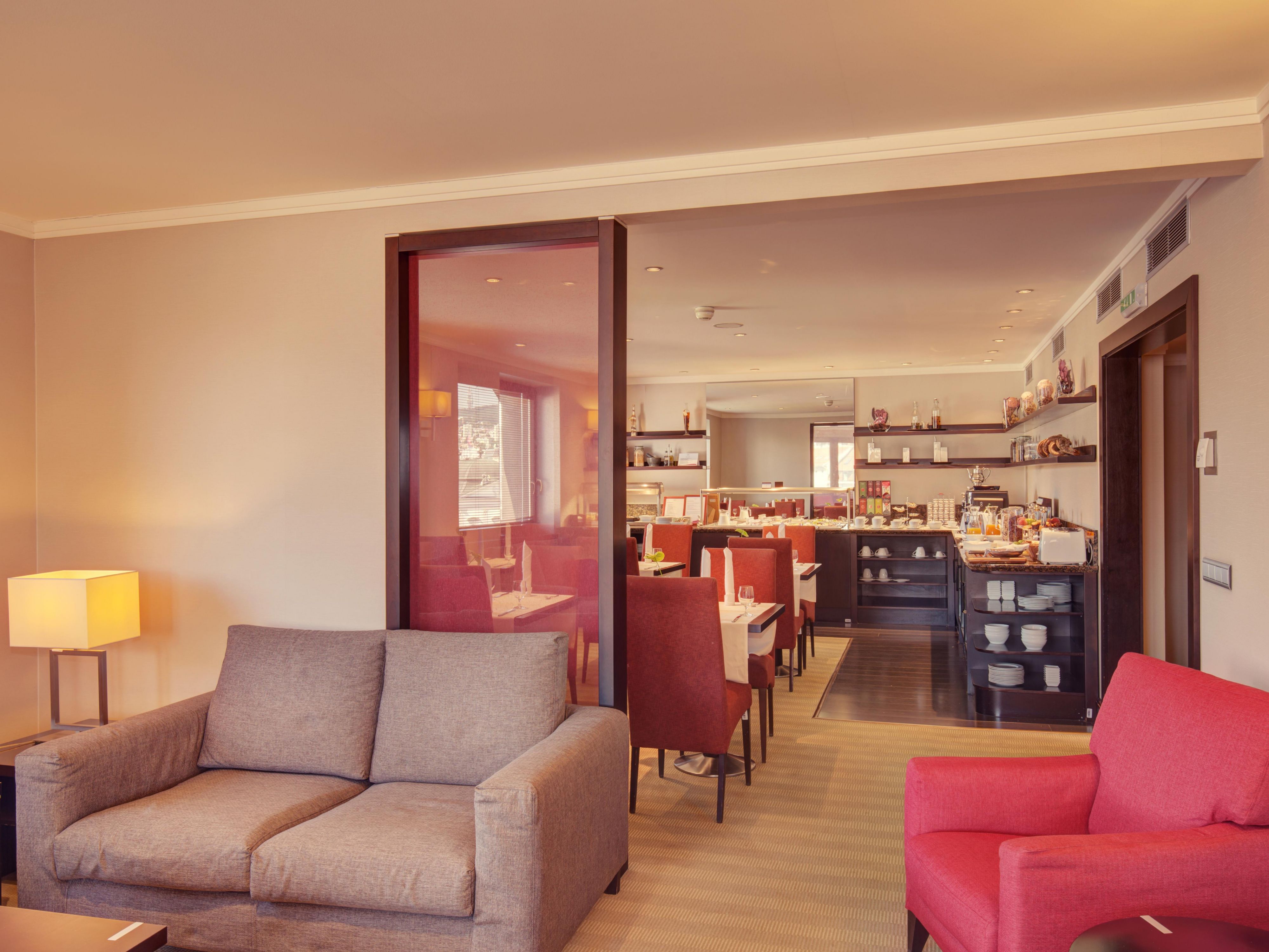 The Club Lounge on the top floor of our hotel offers exclusive benefits and extra service for your business needs. Enjoy coffee, tea, soft drinks, whole fruit and homemade cakes throughout the day and selection of beer, wine and alcoholic beverages in the evening (6 PM – 9 PM).