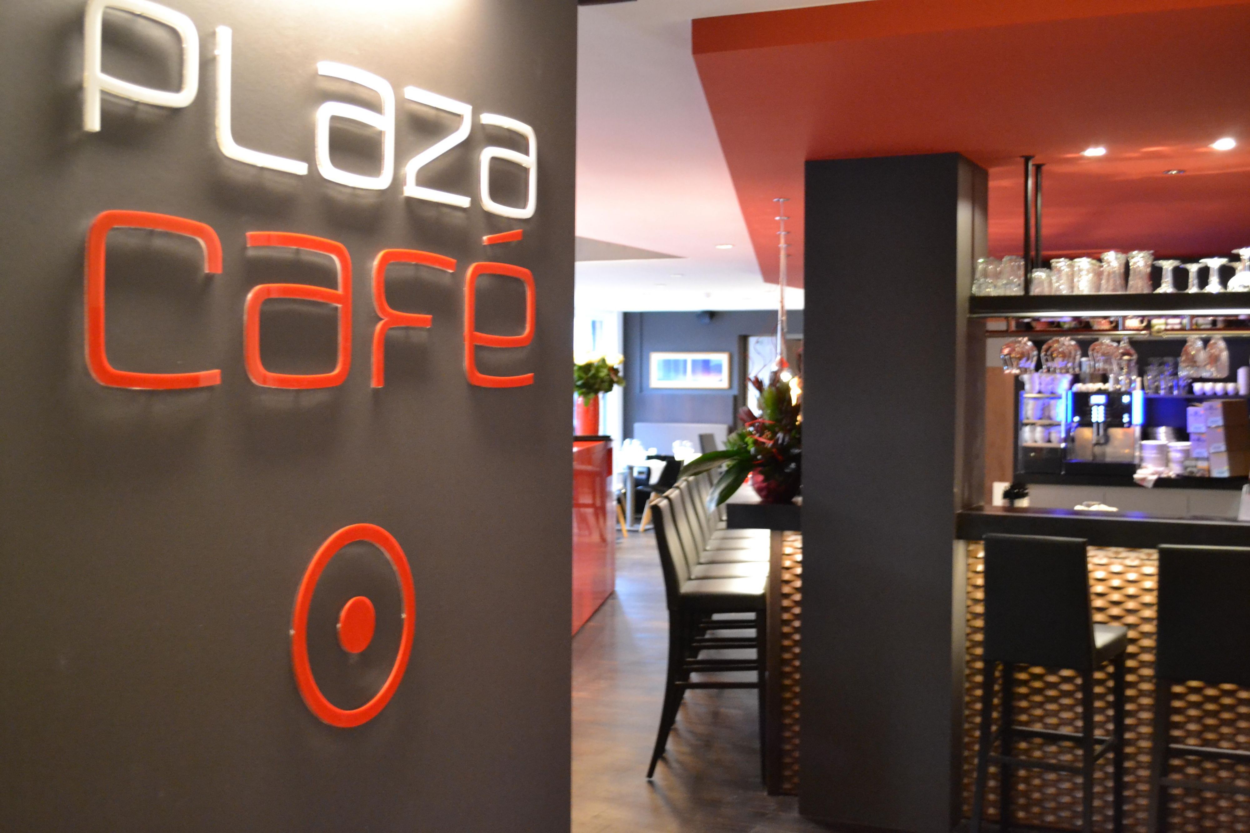Bar and Lounge PlazaCafé