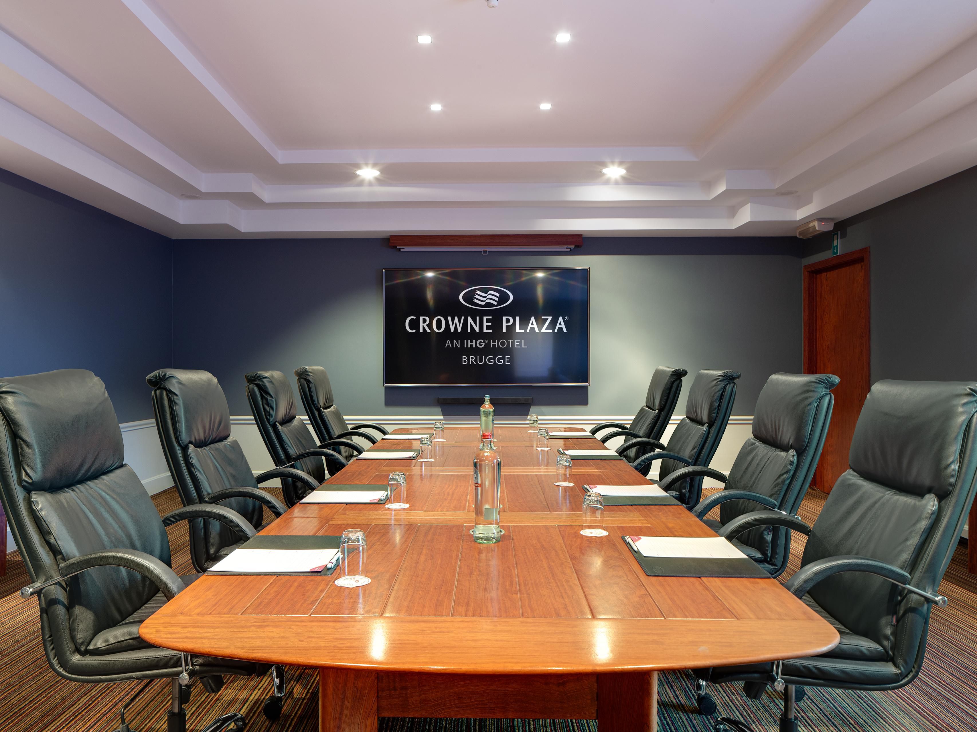 Host your event in a unique all-in-one location with our spacious meeting rooms, accommodating from 2 to 370 guests. We provide top-notch service and meticulously organized in-house catering tailored to your preferences. Whether you're planning offsite meetings or team gatherings, we offer comprehensive solutions, including dining & teambuildings.