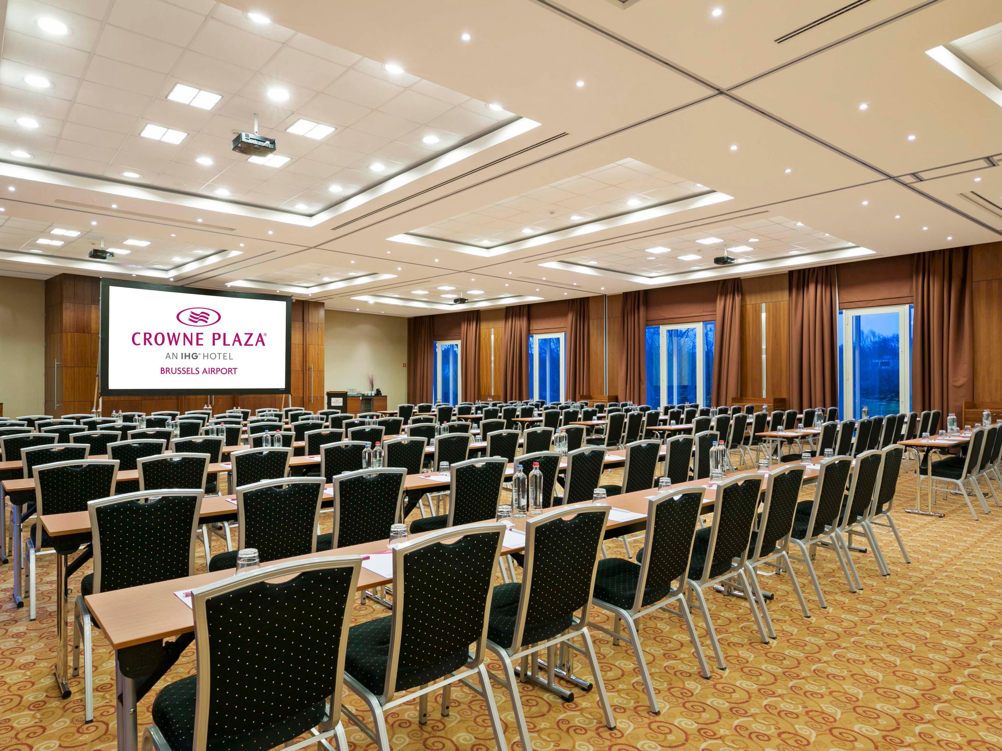 Host your meetings, conferences, seminars, and celebrations in 8504 ft² of stylish and contemporary event space, just 2.4 km from Brussels airport. We offer 18 meeting rooms, including the 396m² Merode Room for up to 350 guests, two boardrooms, and smaller breakout spaces that inspire connection. Our team of event planners will handle every detail.