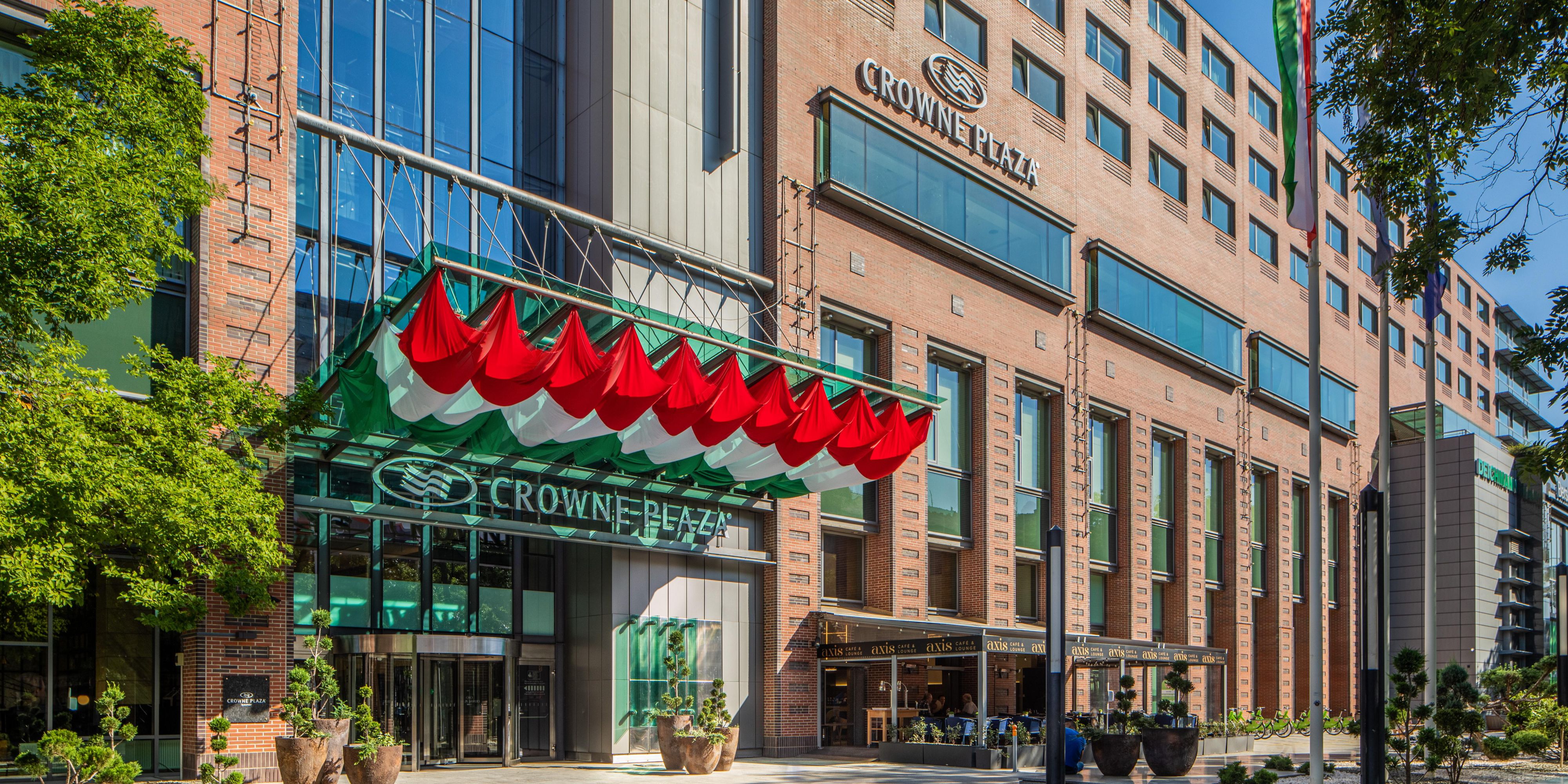 $hotelInfo.mediaDetails.welcomePhotos.primaryPhoto.caption}