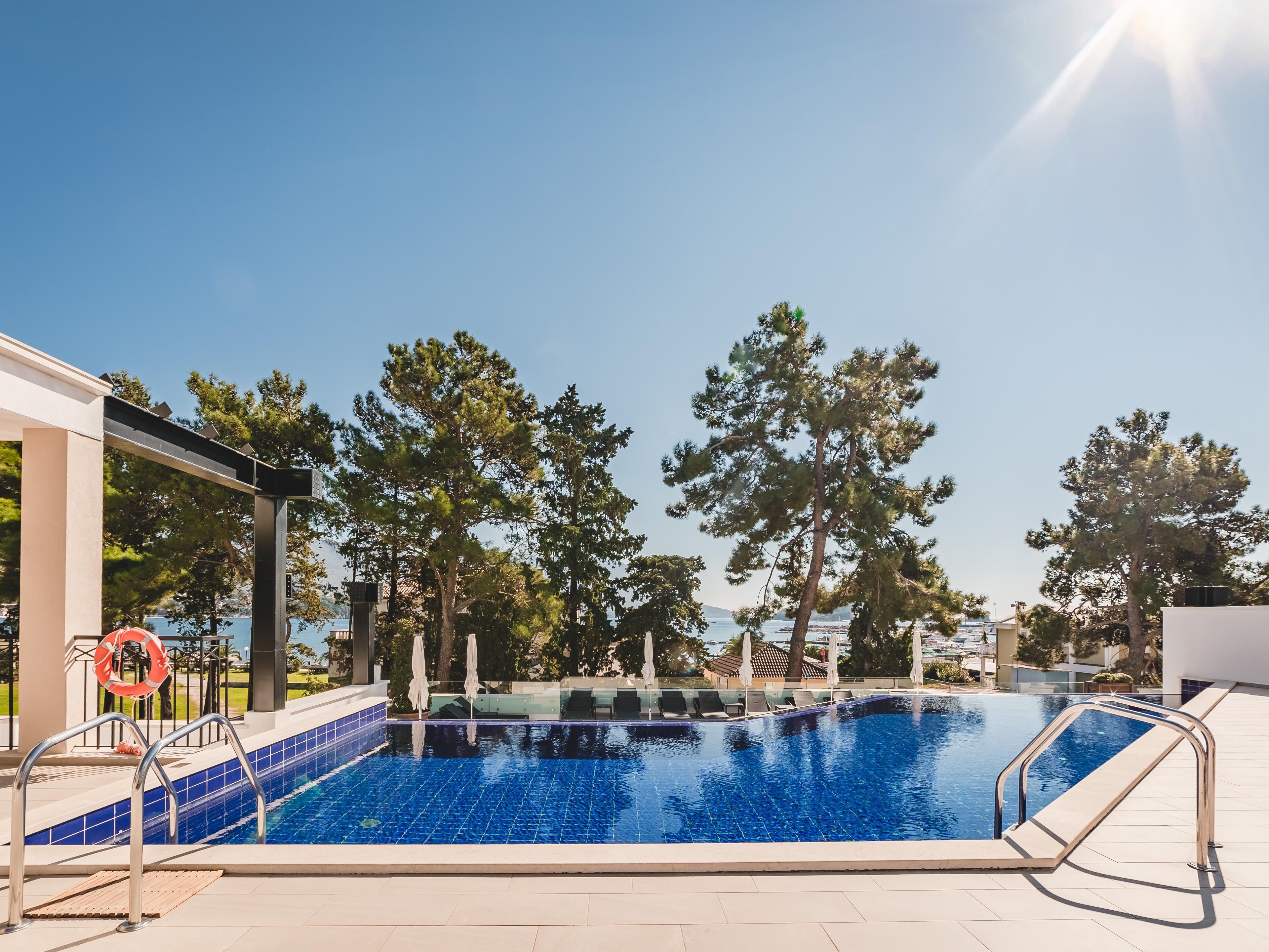 Crowne Plaza Budva Swimming Pool
