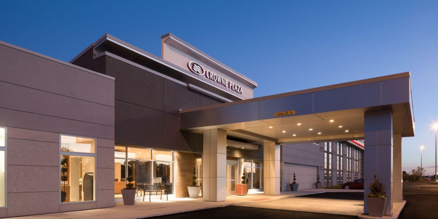 Crowne Plaza Chicago Sw Burr Ridge Burr Ridge Il Hotels Near Midway Airport