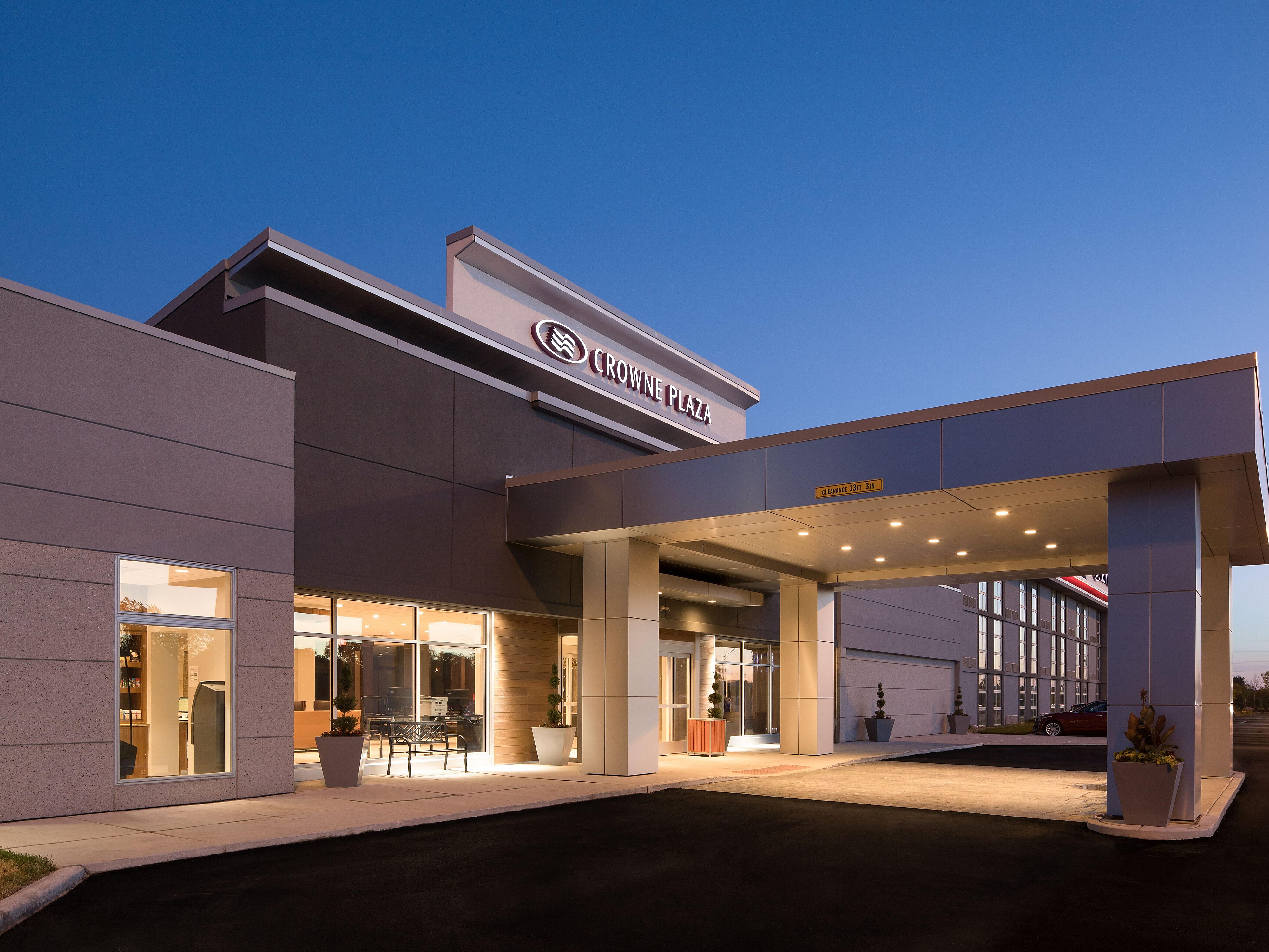 Crowne Plaza Chicago Sw - Burr Ridge Burr Ridge Il Hotels Near Midway Airport