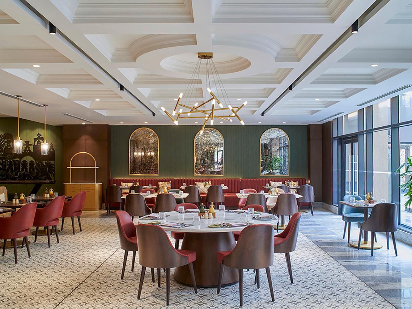 Taking you on a journey along the Mediterranean coast, our all-day dining restaurant serves an impressive selection of all-day, delicious dishes, infused with tantalizing flavours and powerful aromas.
Experience Amphora’s charming interiors or enjoy the restaurant’s spacious terrace with direct access to Arkan Plaza.