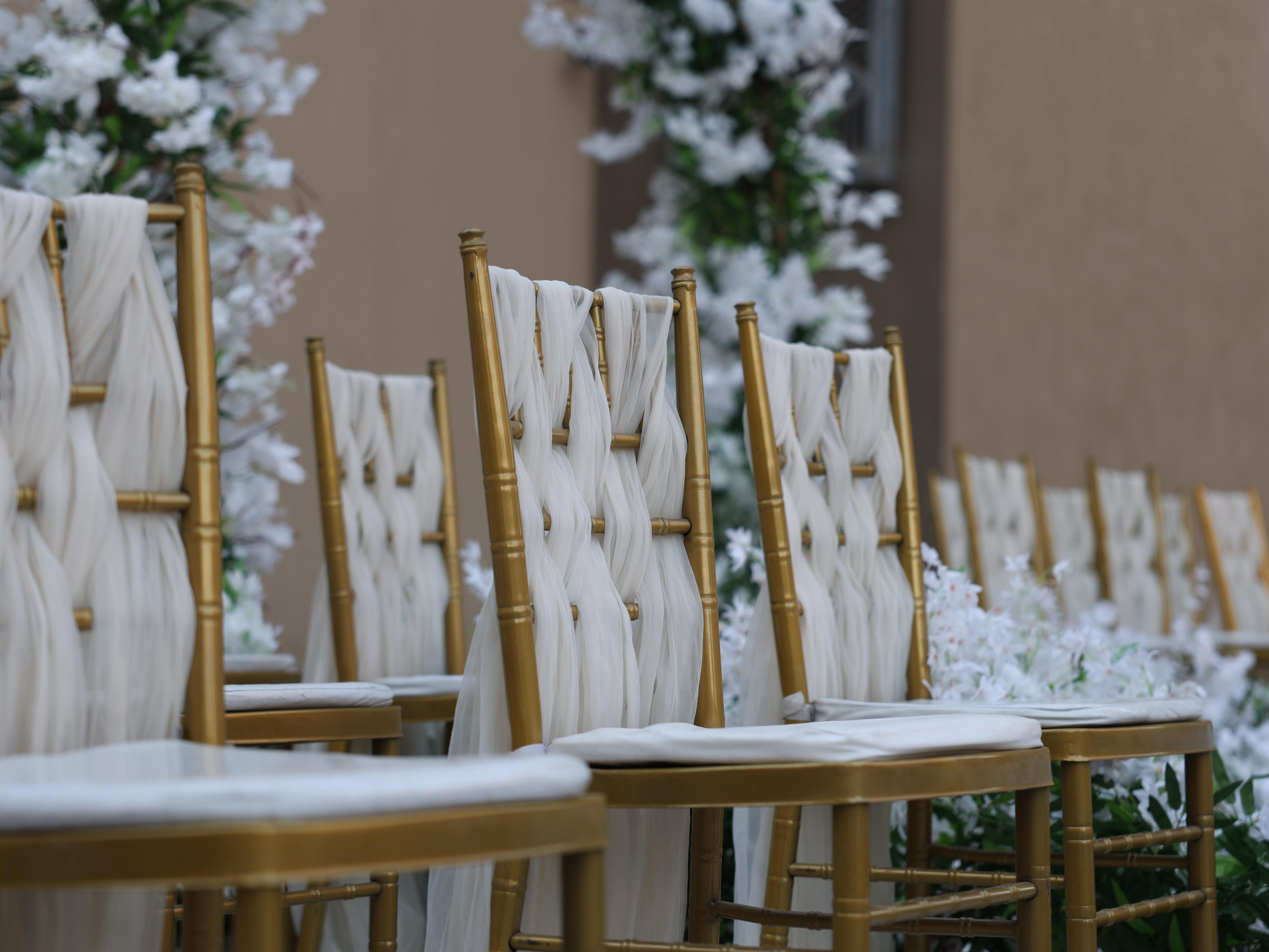 Because your love story truly deserves an unforgettable setting, get in touch with us today to take advantage of our exclusive wedding packages available for bookings in November and December