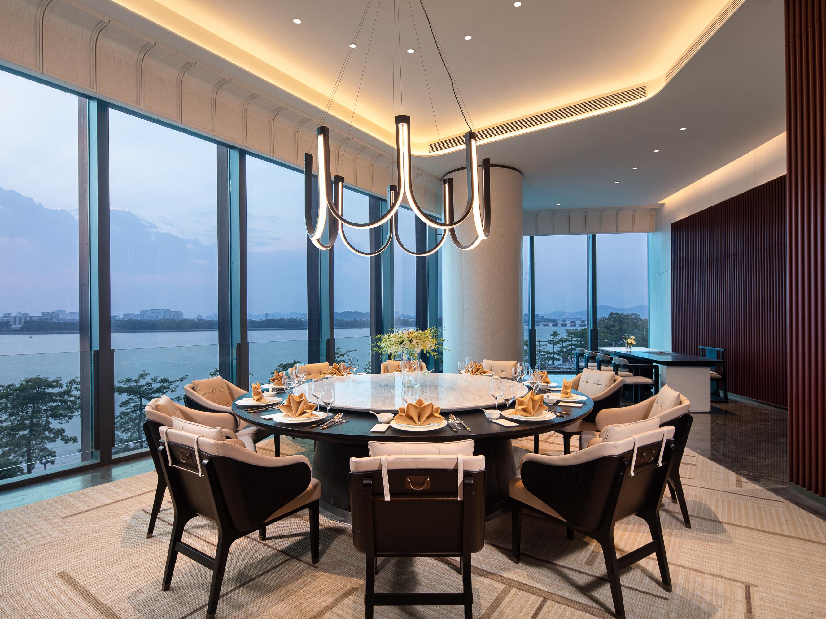 Riverside All Day Dining, the Lobby Lounge, and Chao Cuisine Chinese Restaurant will give choices from local cuisine to international food.