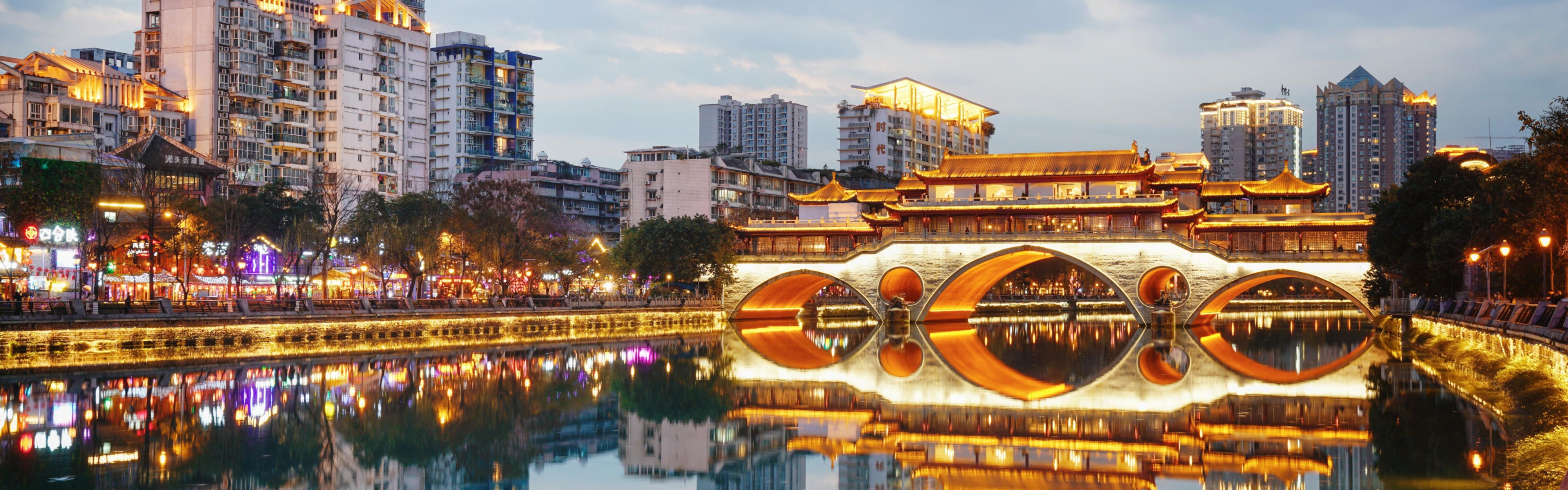 Jiuyanqia is one of the "most beautiful night scenery in Chengdu".