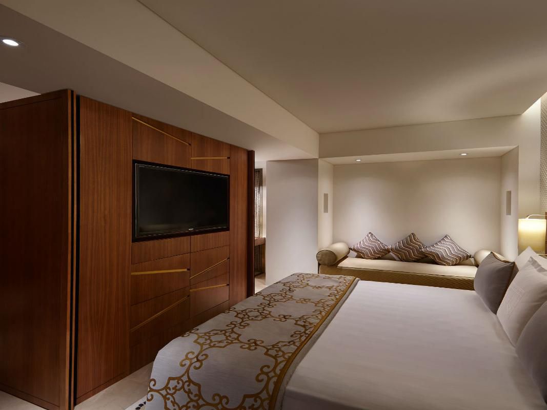 Crowne Plaza Chennai Adyar Park - Club Suite