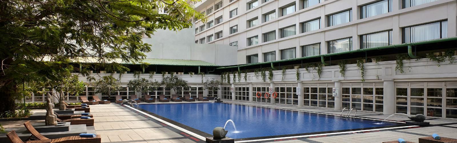 Crowne Plaza Chennai Adyar Park -Swimming Pool