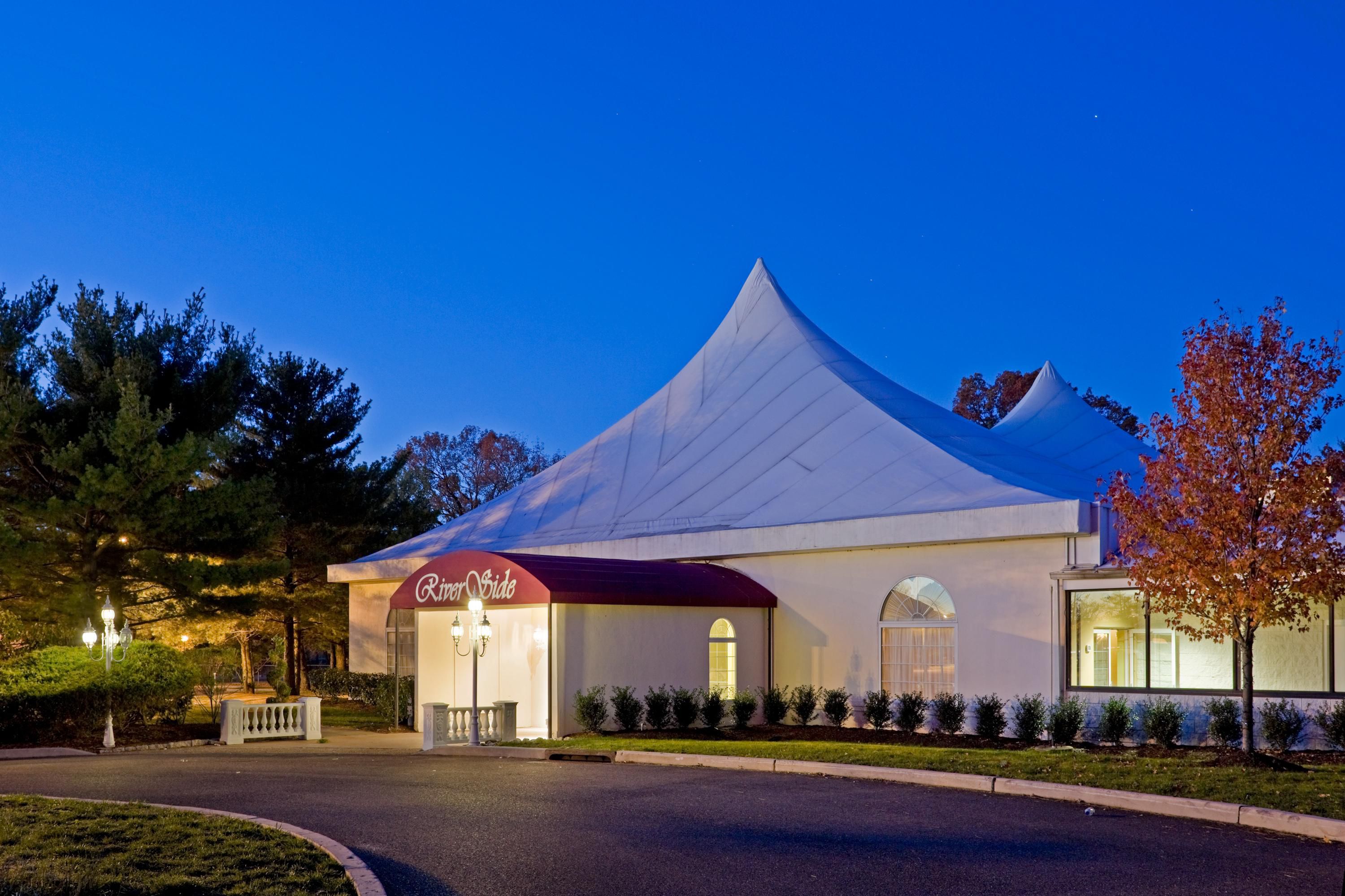 Riverside Pavilion can accommodate 500 guests for banquet events