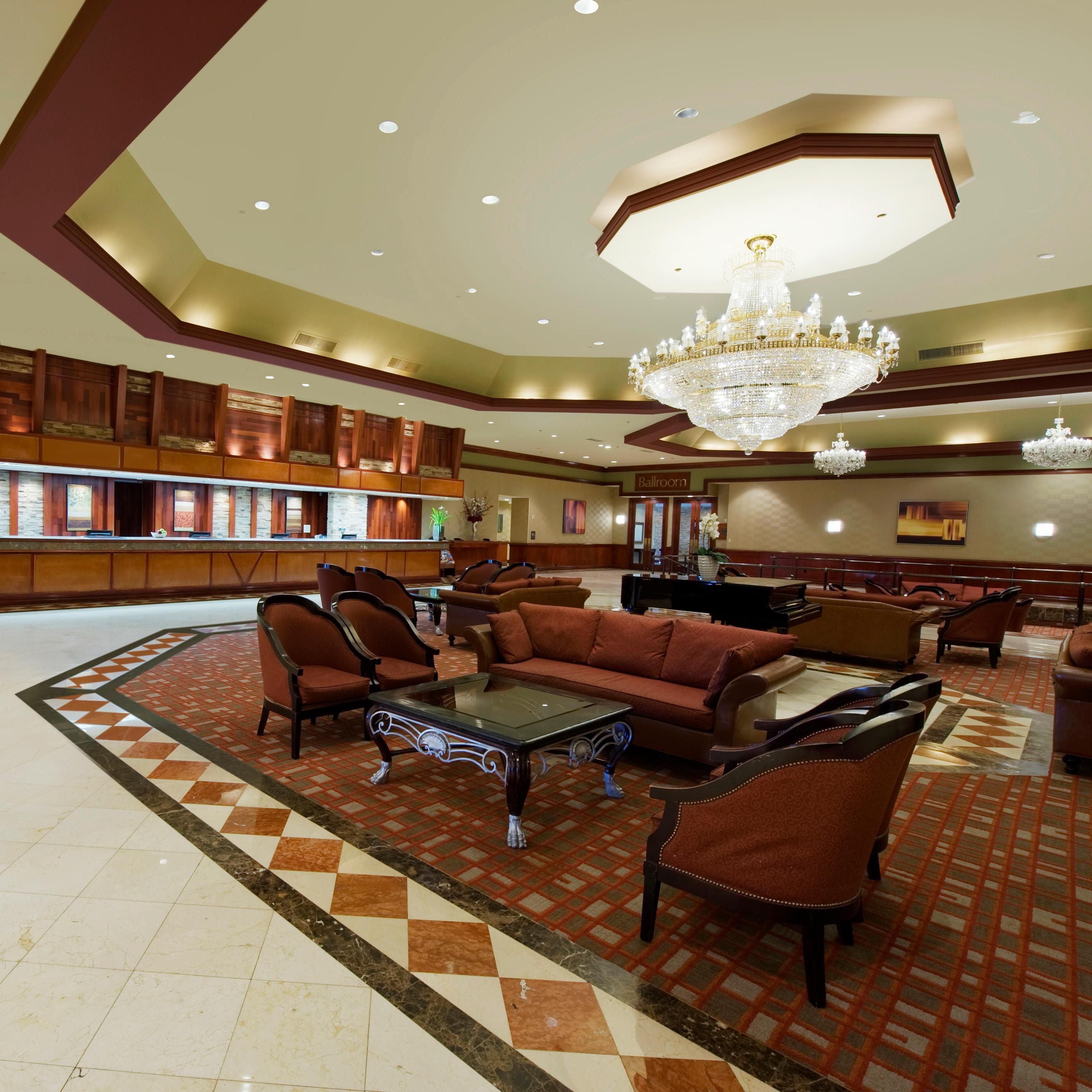 Large and welcoming hotel lobby